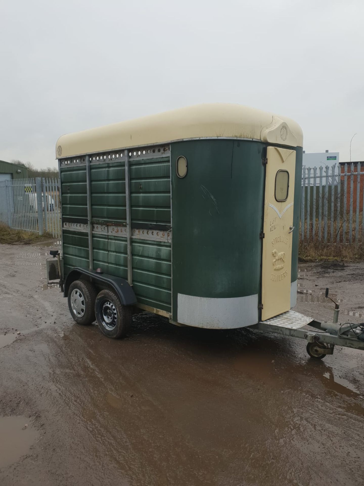 GOOD SOLID TWIN AXLE HORSEBOX TRAILER WITH GALVANISED CHASSIS *NO VAT*
