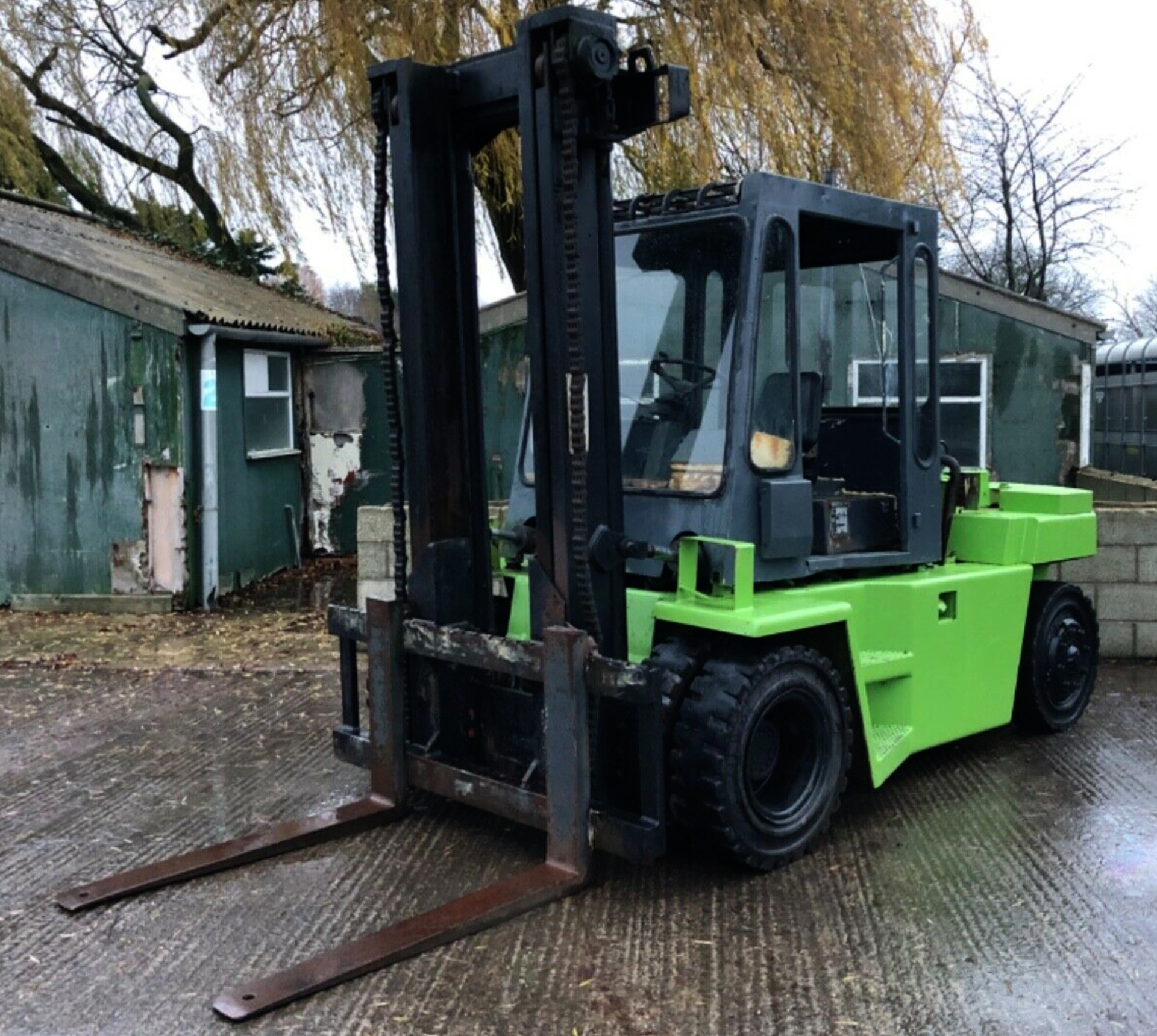 CLARKE DPL 70 5 TON FORK LIFT TRUCK LOW RESERVE