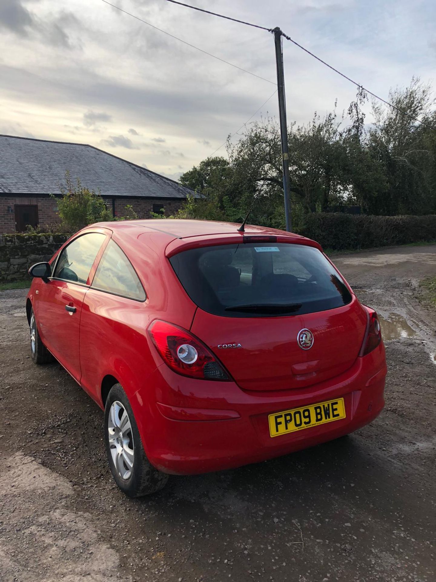 2009/09 REG VAUXHALL CORSA ACTIVE 1.0 PETROL RED 3 DOOR HATCHBACK, SHOWING 4 FOMER KEEPERS *NO VAT* - Image 4 of 10