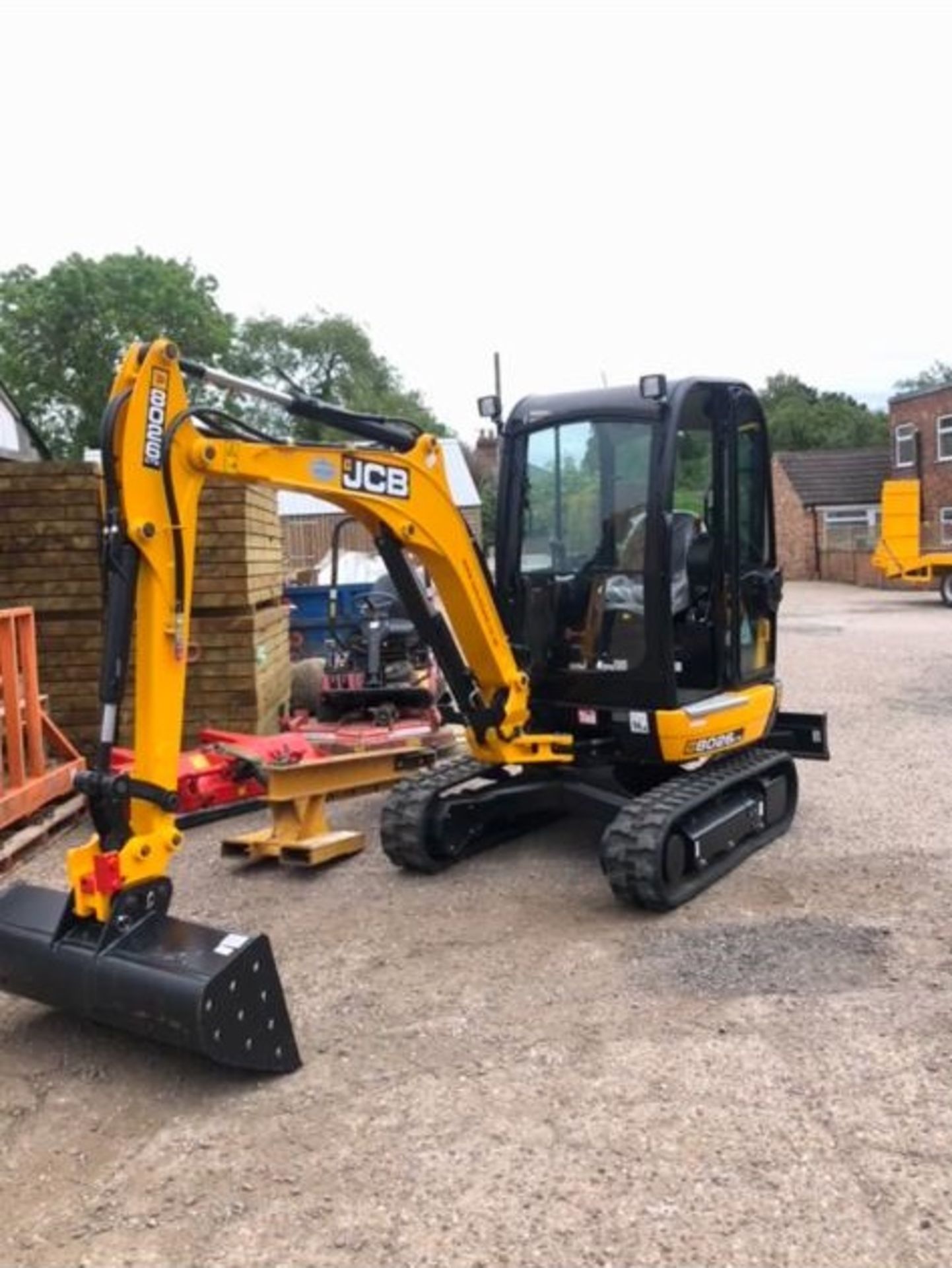 BRAND NEW & UNUSED JCB 8026 CTS TRACKED CRAWLER MINI EXCAVATOR / DIGGER - C/W 3 X BUCKETS *PLUS VAT*