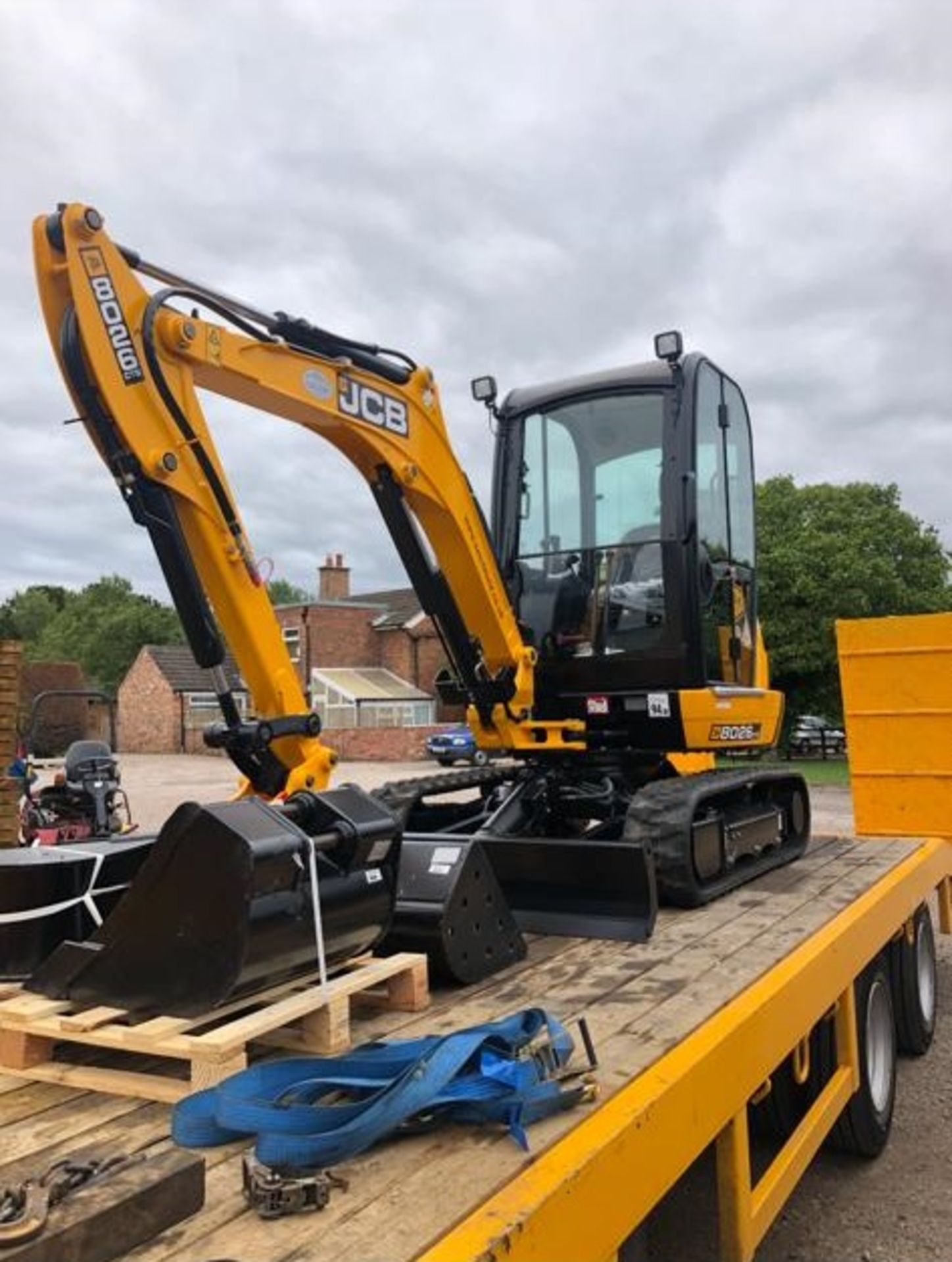 BRAND NEW & UNUSED JCB 8026 CTS TRACKED CRAWLER MINI EXCAVATOR / DIGGER - C/W 3 X BUCKETS *PLUS VAT* - Image 10 of 12