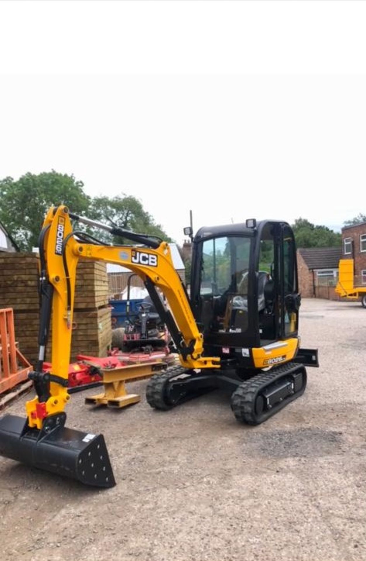 BRAND NEW & UNUSED JCB 8026 CTS TRACKED CRAWLER MINI EXCAVATOR / DIGGER - C/W 3 X BUCKETS *PLUS VAT* - Image 8 of 12