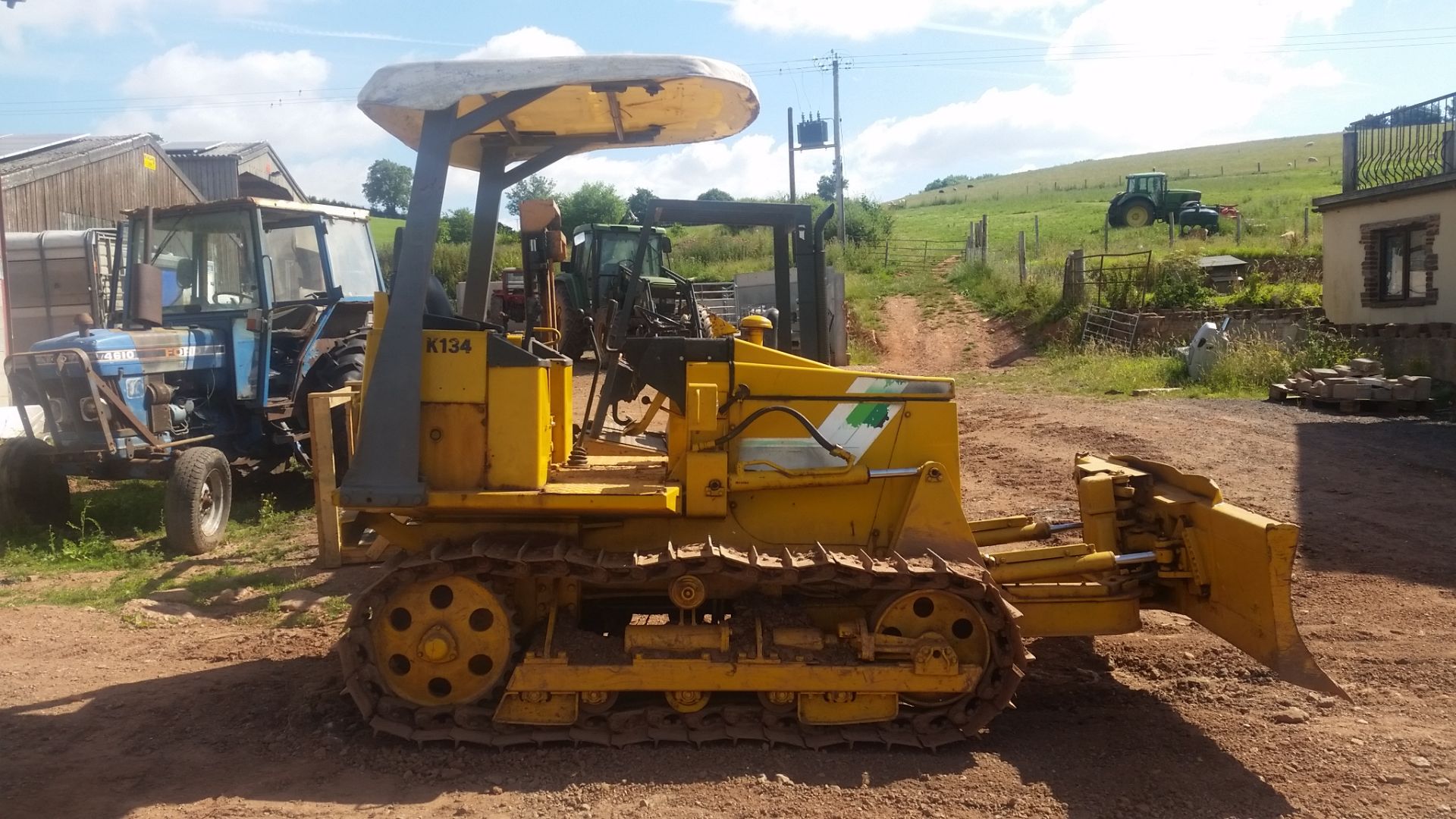 MITSUBISHI BD2G II DOZER, WITH 6 WAY BLADE IN WORKING CONDITION *NO VAT* - Image 3 of 9