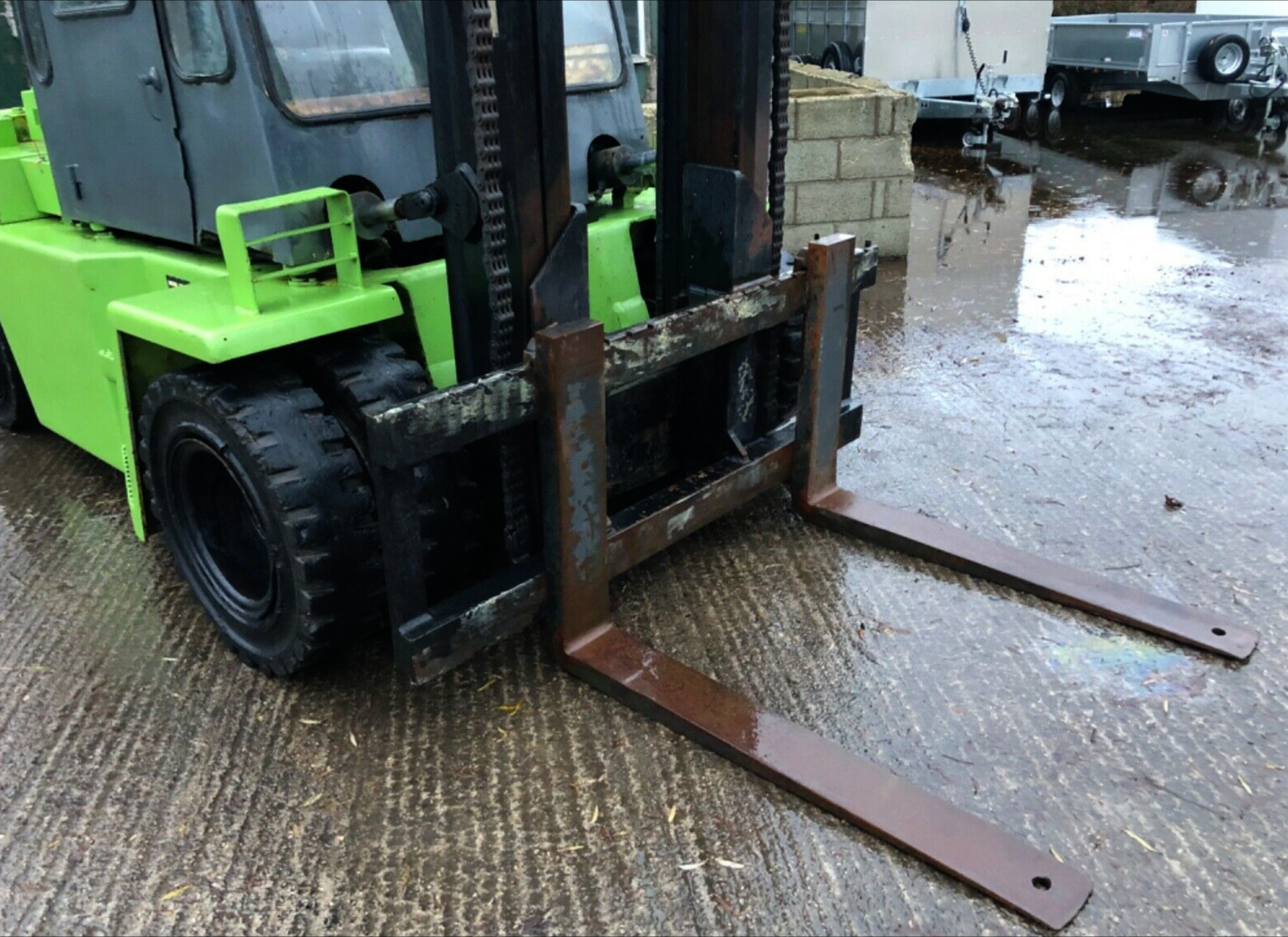 CLARKE DPL 70 5 TON FORK LIFT TRUCK LOW RESERVE - Image 4 of 10