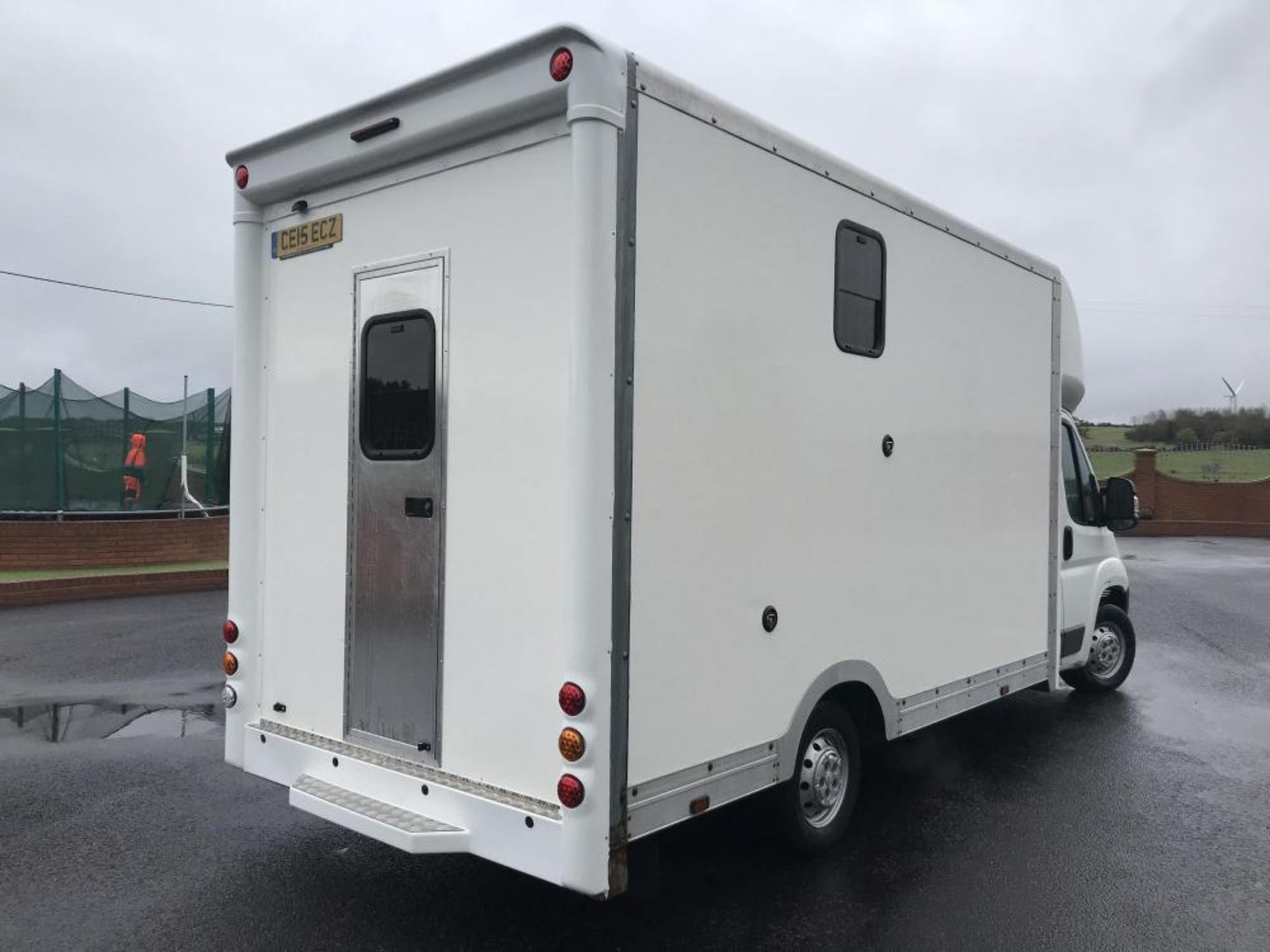 2015/15 REG PEUGEOT BOXER 335 PROFESSIONAL L3 EURO 6 HORSEBOX, SHOWING 1 FORMER KEEPER *PLUS VAT* - Image 3 of 17