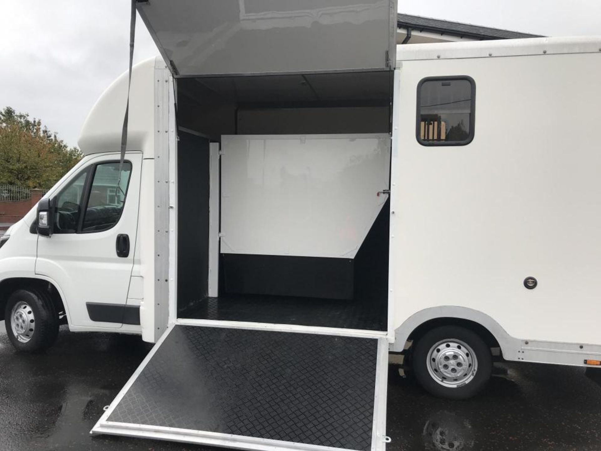 2015/15 REG PEUGEOT BOXER 335 PROFESSIONAL L3 EURO 6 HORSEBOX, SHOWING 1 FORMER KEEPER *PLUS VAT* - Image 5 of 17