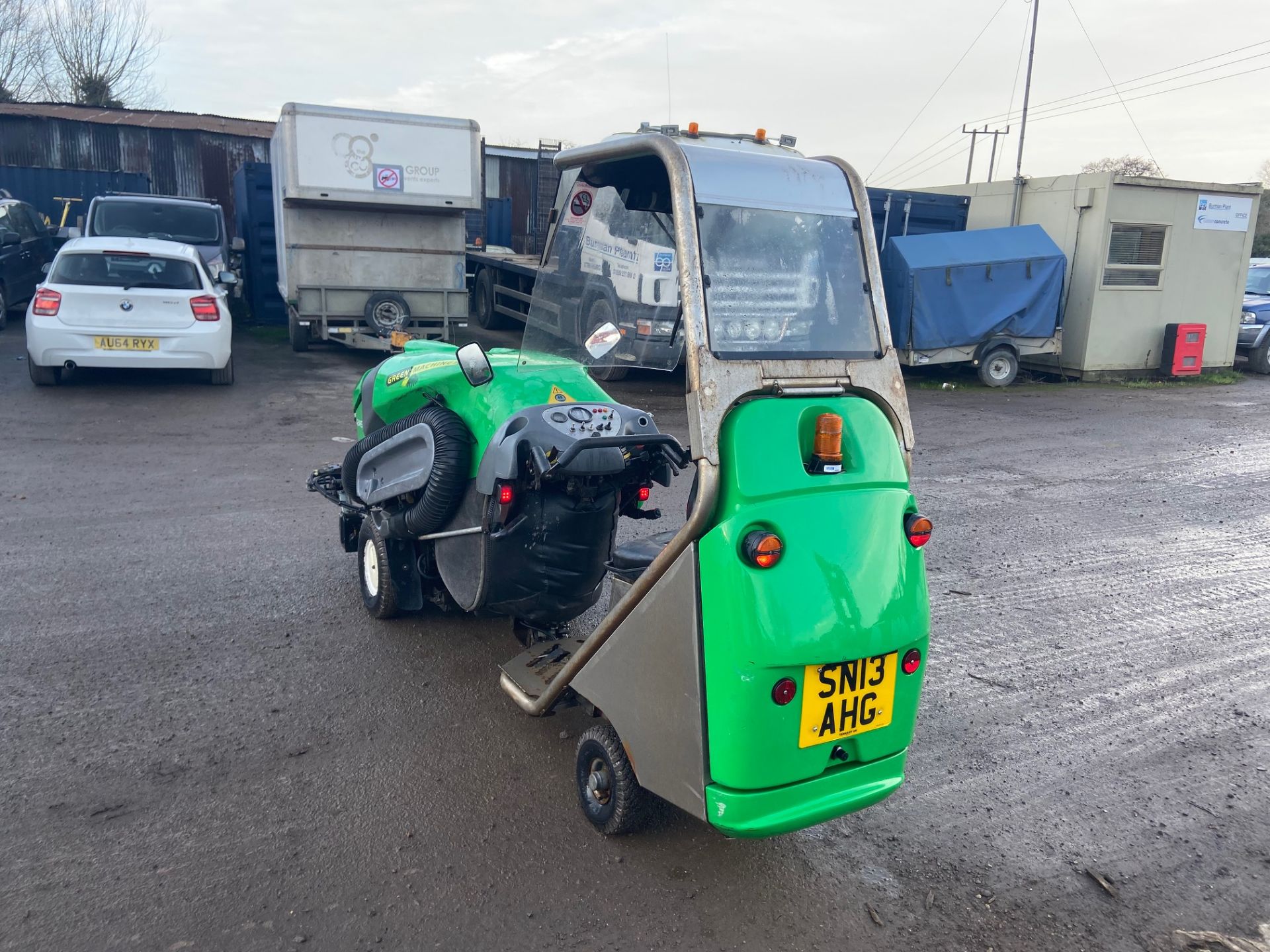 2013/13 REG TENNANT 424HD GREEN MACHINE SWEEPER, KUBOTA ENGINE, ALL EXTRAS FROM FACTORY, 644 HOURS - Image 2 of 5