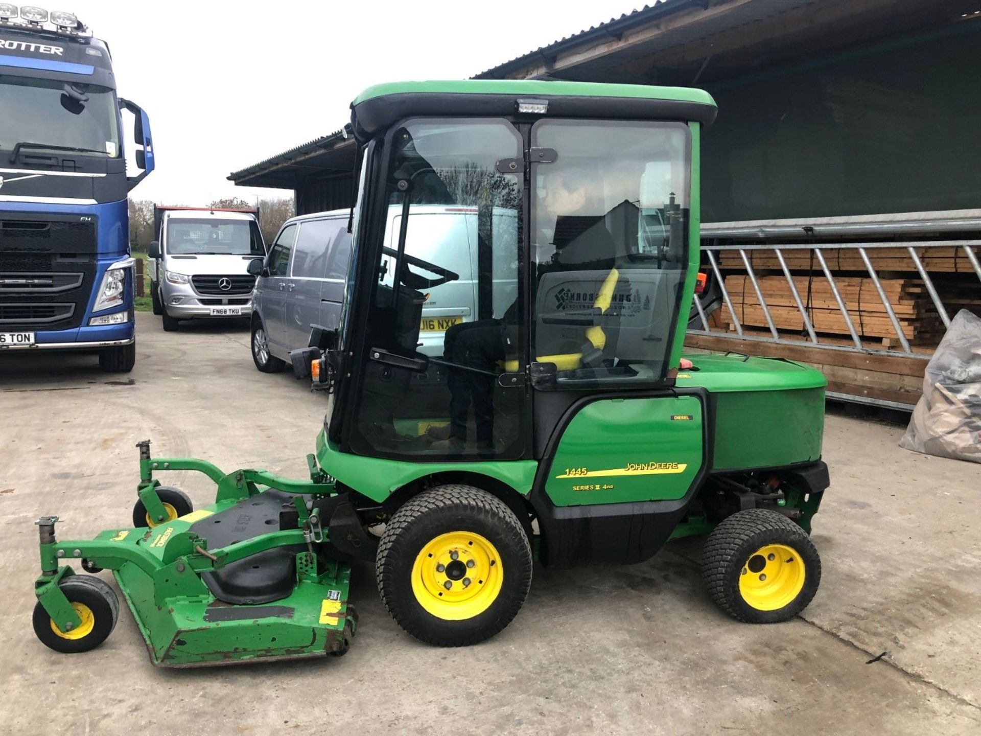 JOHN DEERE 1445 UPFRONT ROTARY MOWER, 2672 HOURS GENUINE, 62 REG *PLUS VAT*