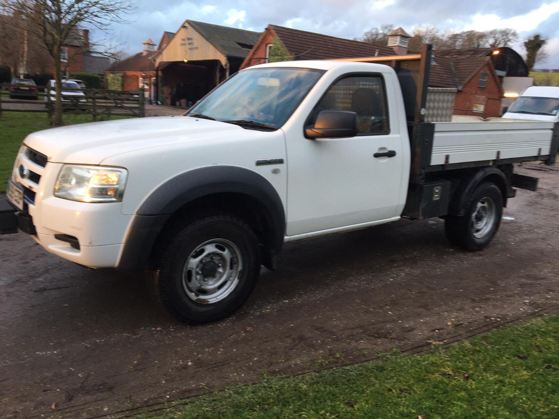 2009/59 REG FORD RANGER TDCI 2.5 DIESEL WHITE 4X4 TIPPER, SHOWING 0 FORMER KEEPERS *PLUS VAT* - Image 3 of 12