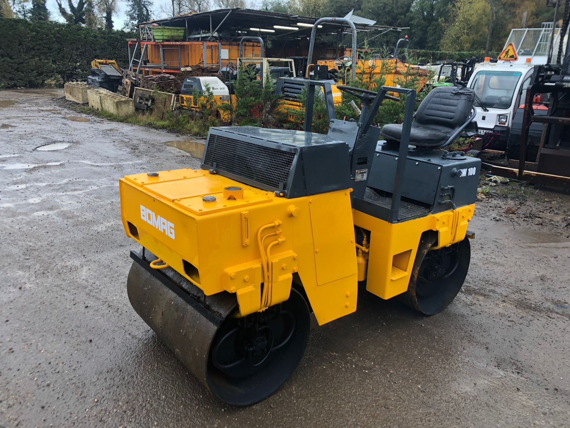 BOMAG BW100 RIDE ON ROLLER, DIESEL ENGINE, STARTS, VIBRATES AND ROLLS *PLUS VAT* - Image 2 of 4