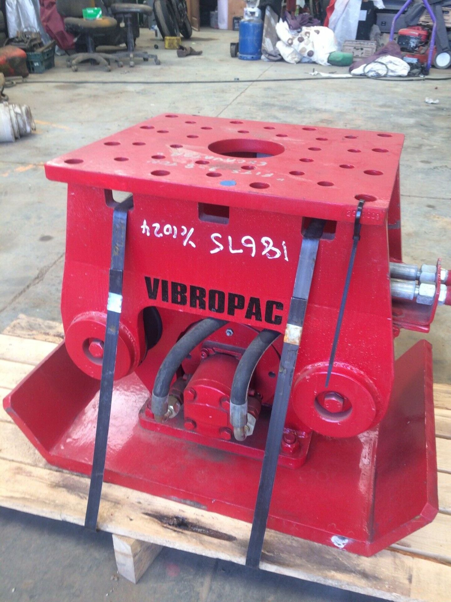 HYDRAULIC PLATE COMPACTOR TO FIT 2-8 TON EXCAVATOR, CONDITION IS NEW *PLUS VAT*