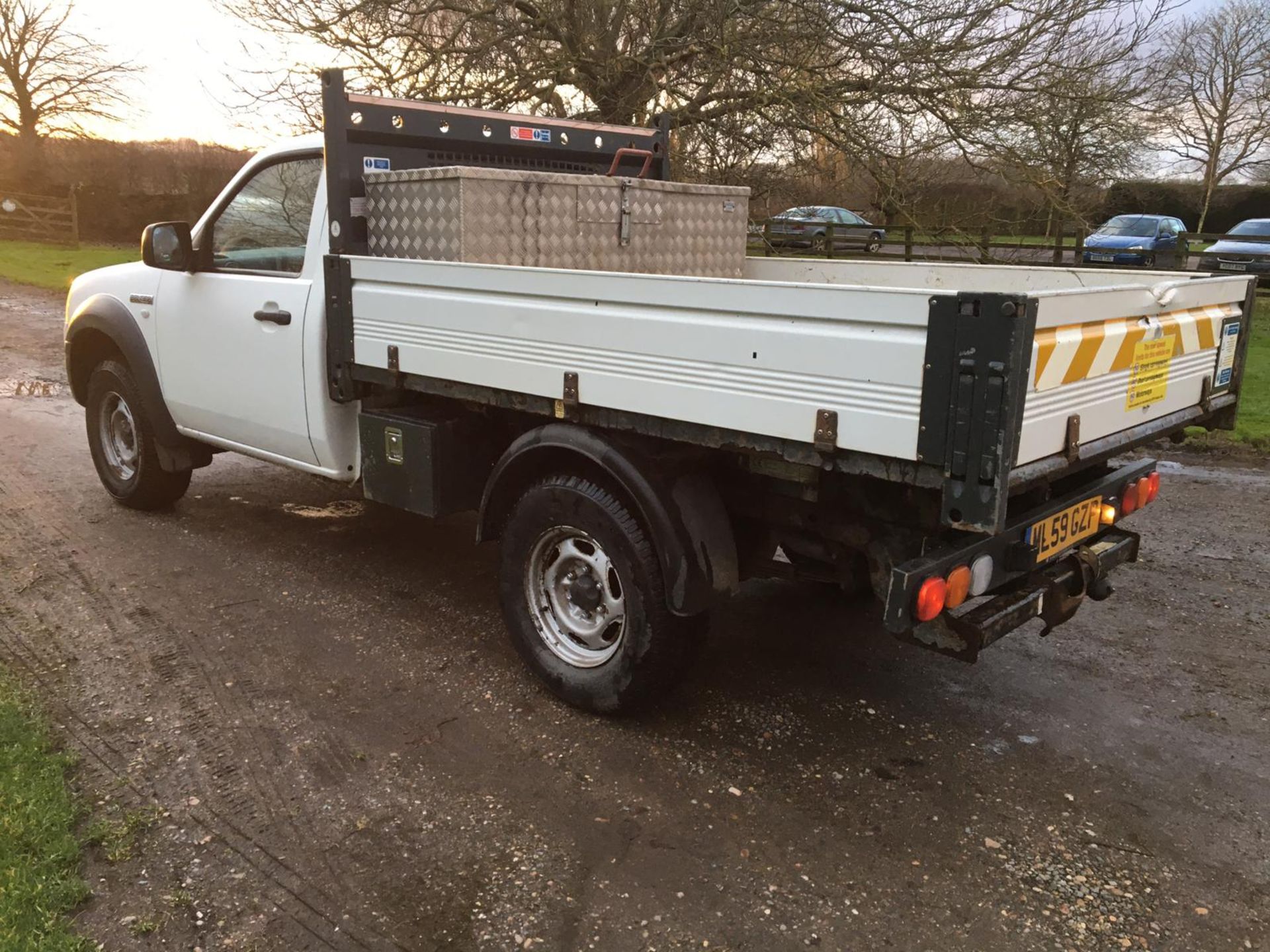 2009/59 REG FORD RANGER TDCI 2.5 DIESEL WHITE 4X4 TIPPER, SHOWING 0 FORMER KEEPERS *PLUS VAT* - Image 4 of 12