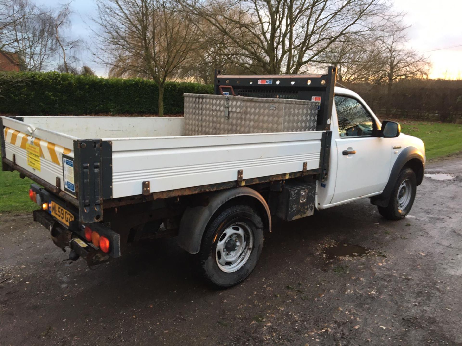 2009/59 REG FORD RANGER TDCI 2.5 DIESEL WHITE 4X4 TIPPER, SHOWING 0 FORMER KEEPERS *PLUS VAT* - Image 6 of 12