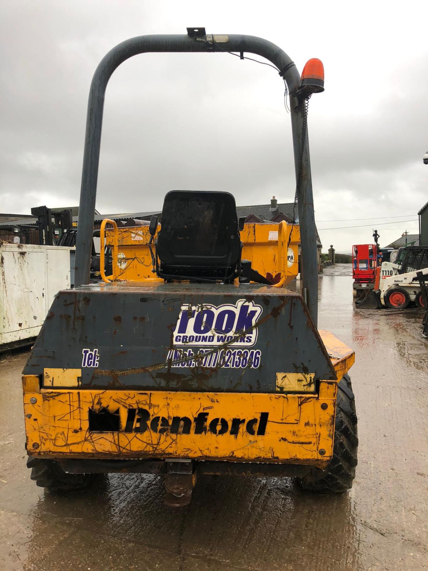 BENFORD 3 TON DUMPER, 4 WHEEL DRIVE, RUNS, WORKS AND TIPS *PLUS VAT* - Image 3 of 6