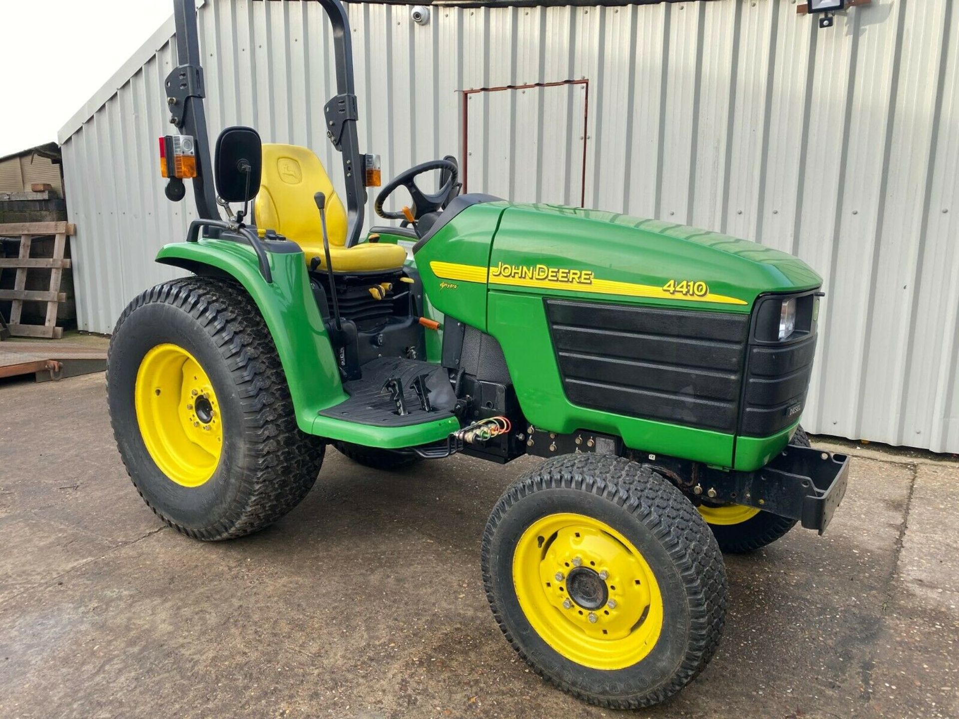 JOHN DEERE COMPACT TRACTOR 4410, 1 OWNER FROM NEW, 4X4, HYDROSTATIC DRIVE *PLUS VAT* - Image 2 of 8