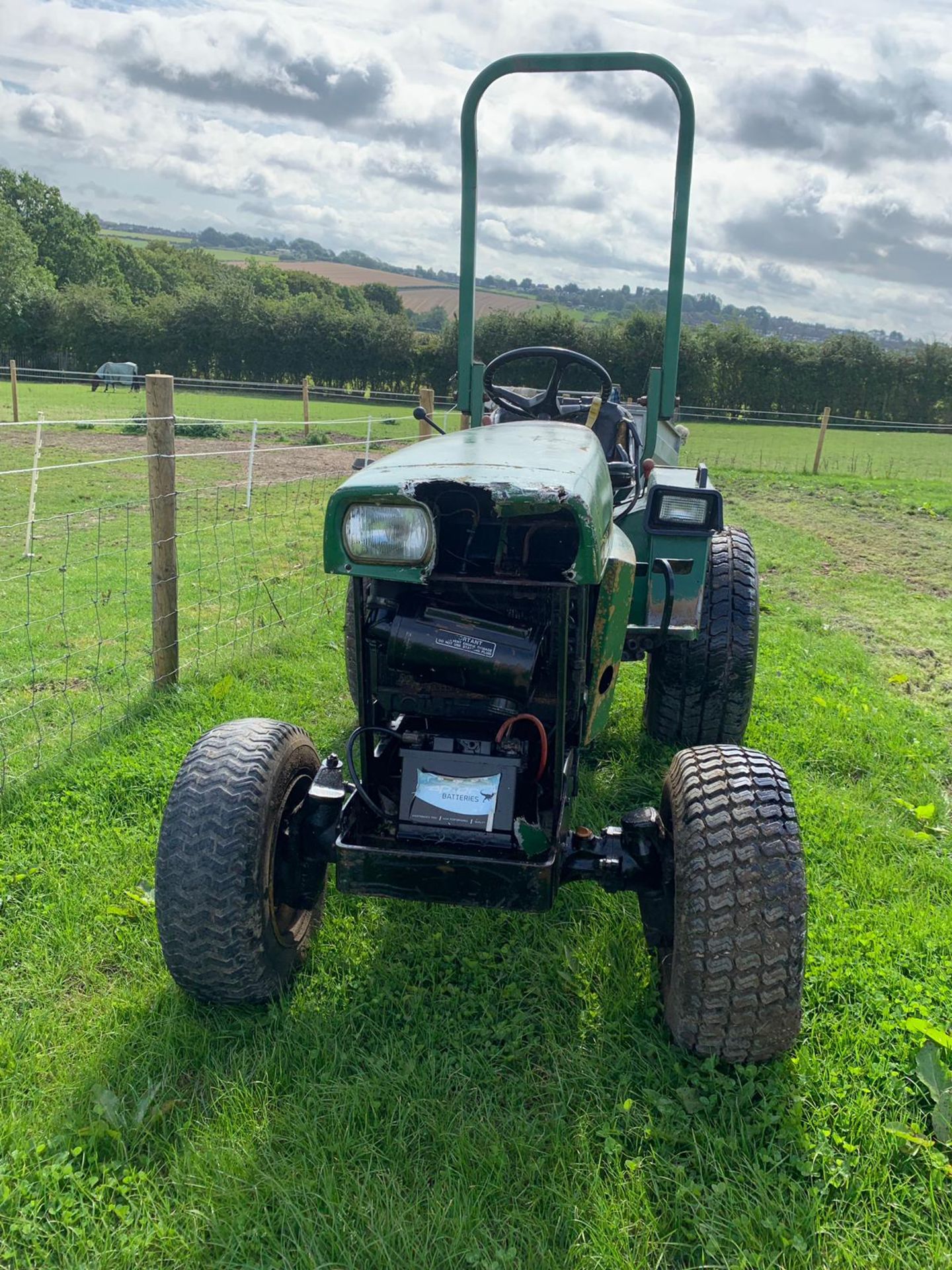 JOHN DEERE 855 COMPACT TRACTOR TURF TYRES, RUNS AND WORKS, SHOWING 1803 HOURS *PLUS VAT* - Image 3 of 15