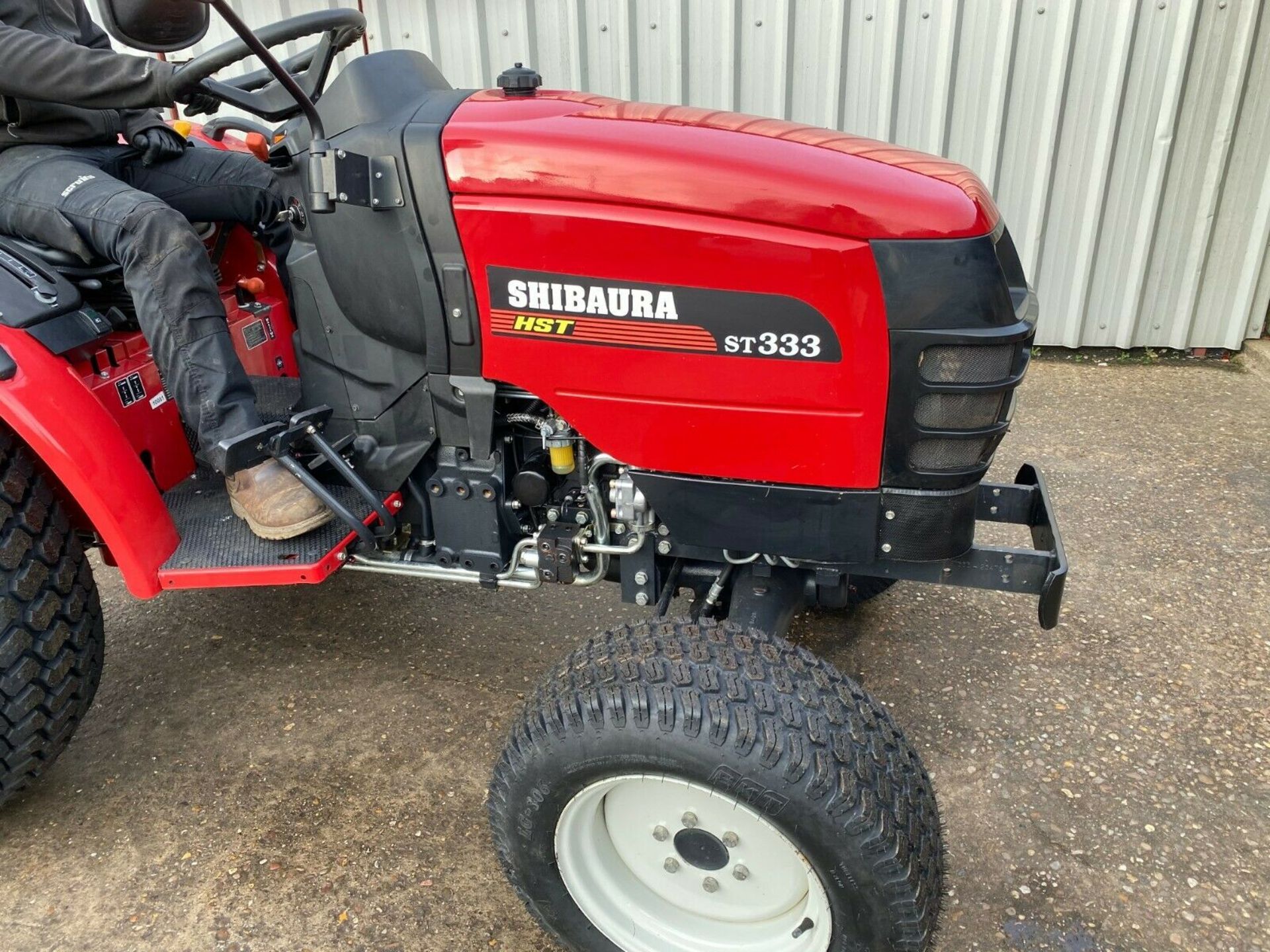 COMPACT TRACTOR SHIBAURA ST333, 33HP, 4 WHEEL DRIVE, YEAR 2012, ONLY 685 HOURS GENUINE FROM NEW - Image 2 of 9