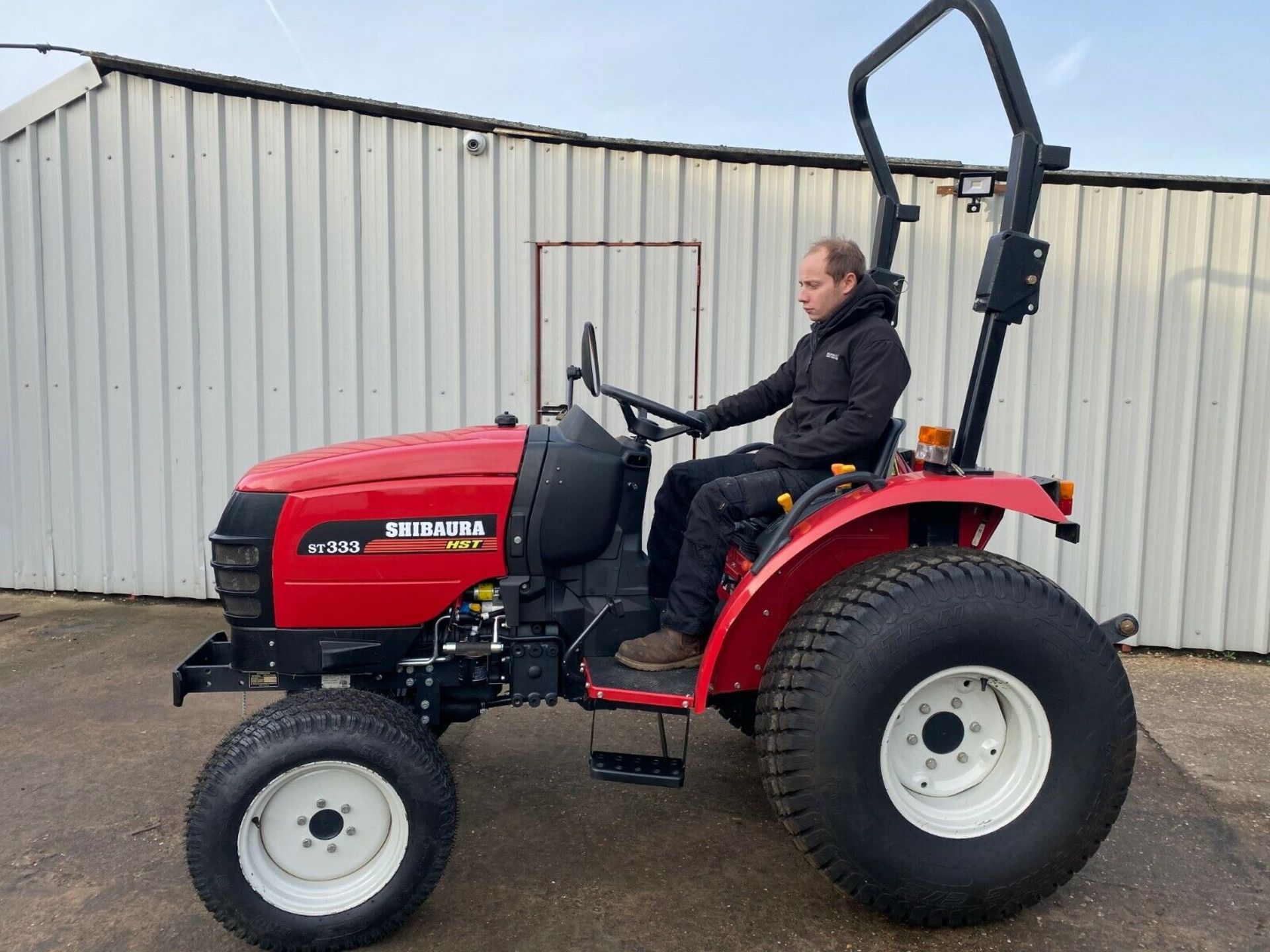 COMPACT TRACTOR SHIBAURA ST333, 33HP, 4 WHEEL DRIVE, YEAR 2012, ONLY 685 HOURS GENUINE FROM NEW - Image 6 of 9