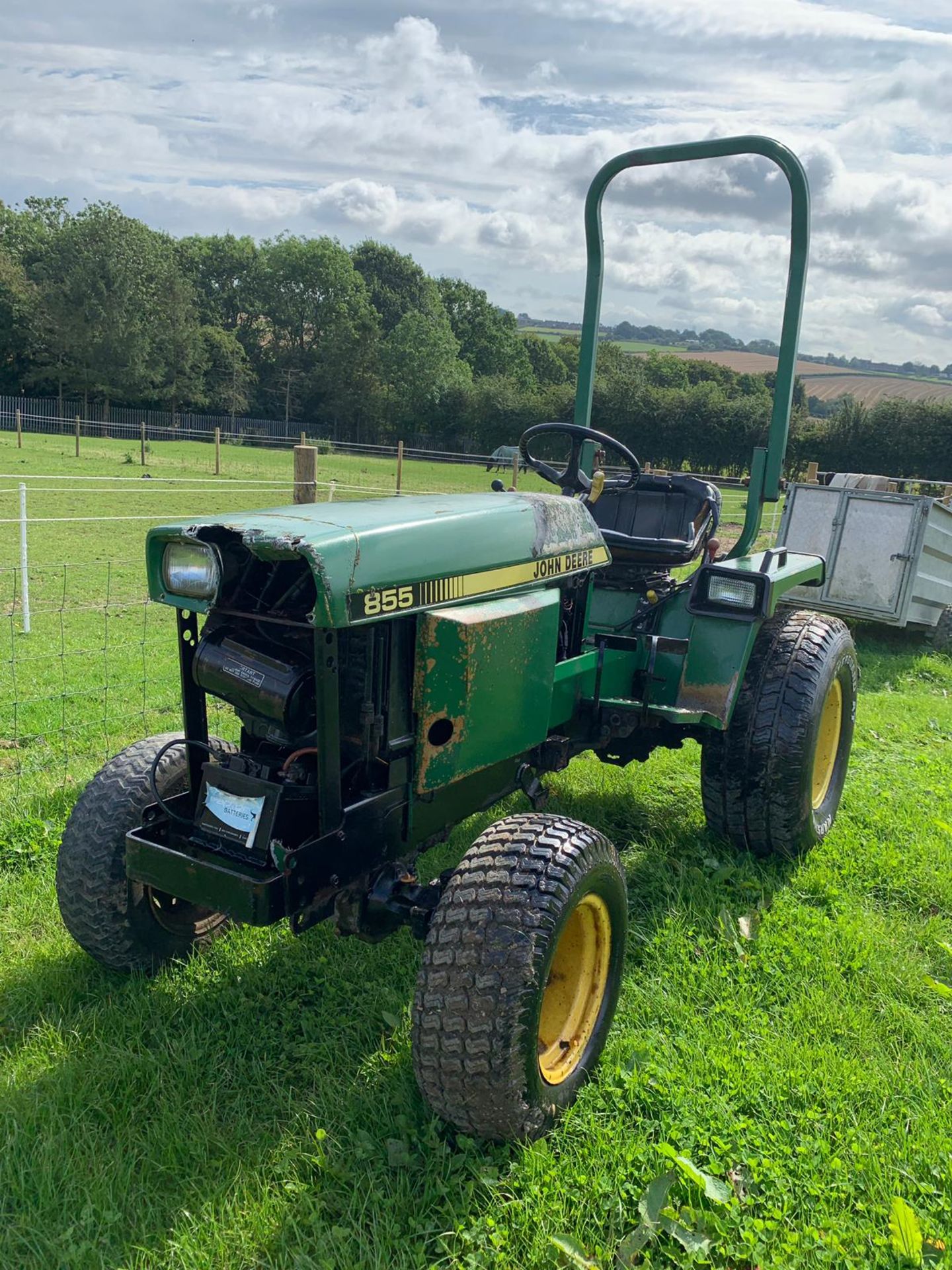 JOHN DEERE 855 COMPACT TRACTOR TURF TYRES, RUNS AND WORKS, SHOWING 1803 HOURS *PLUS VAT* - Image 4 of 15