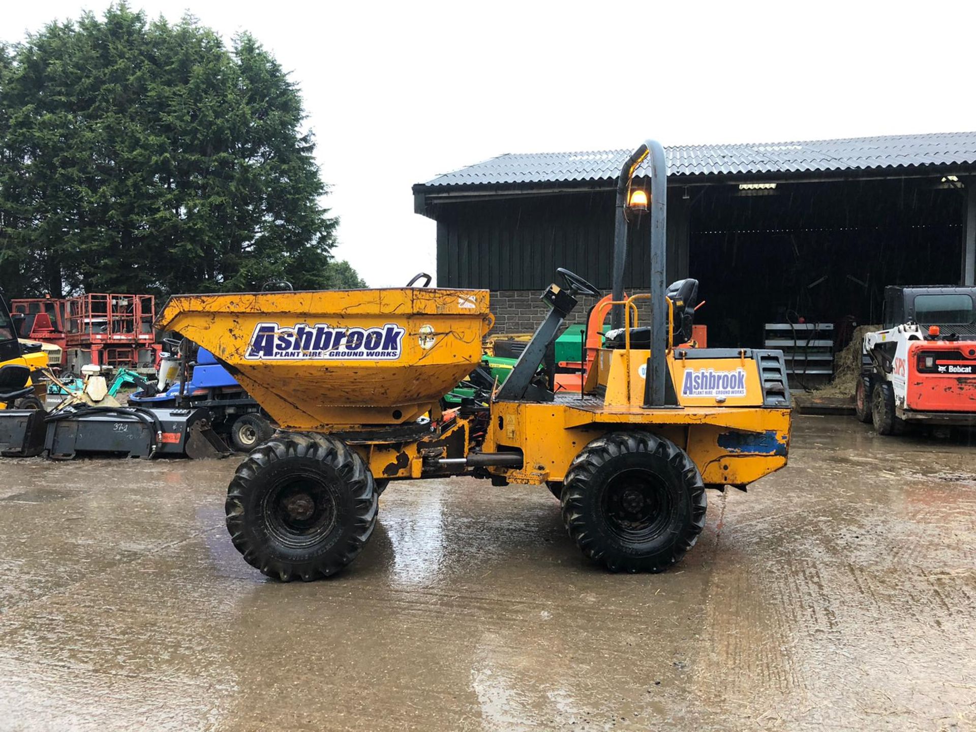 BENFORD 3 TON DUMPER, 4 WHEEL DRIVE, RUNS, WORKS AND TIPS *PLUS VAT* - Image 6 of 6