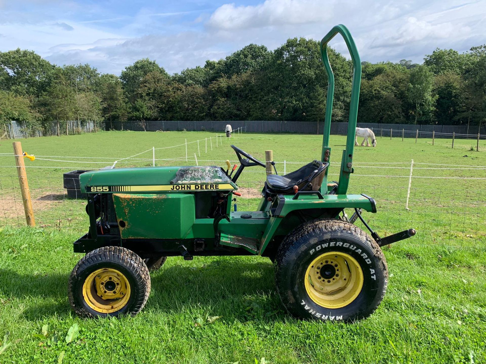 JOHN DEERE 855 COMPACT TRACTOR TURF TYRES, RUNS AND WORKS, SHOWING 1803 HOURS *PLUS VAT* - Image 5 of 15