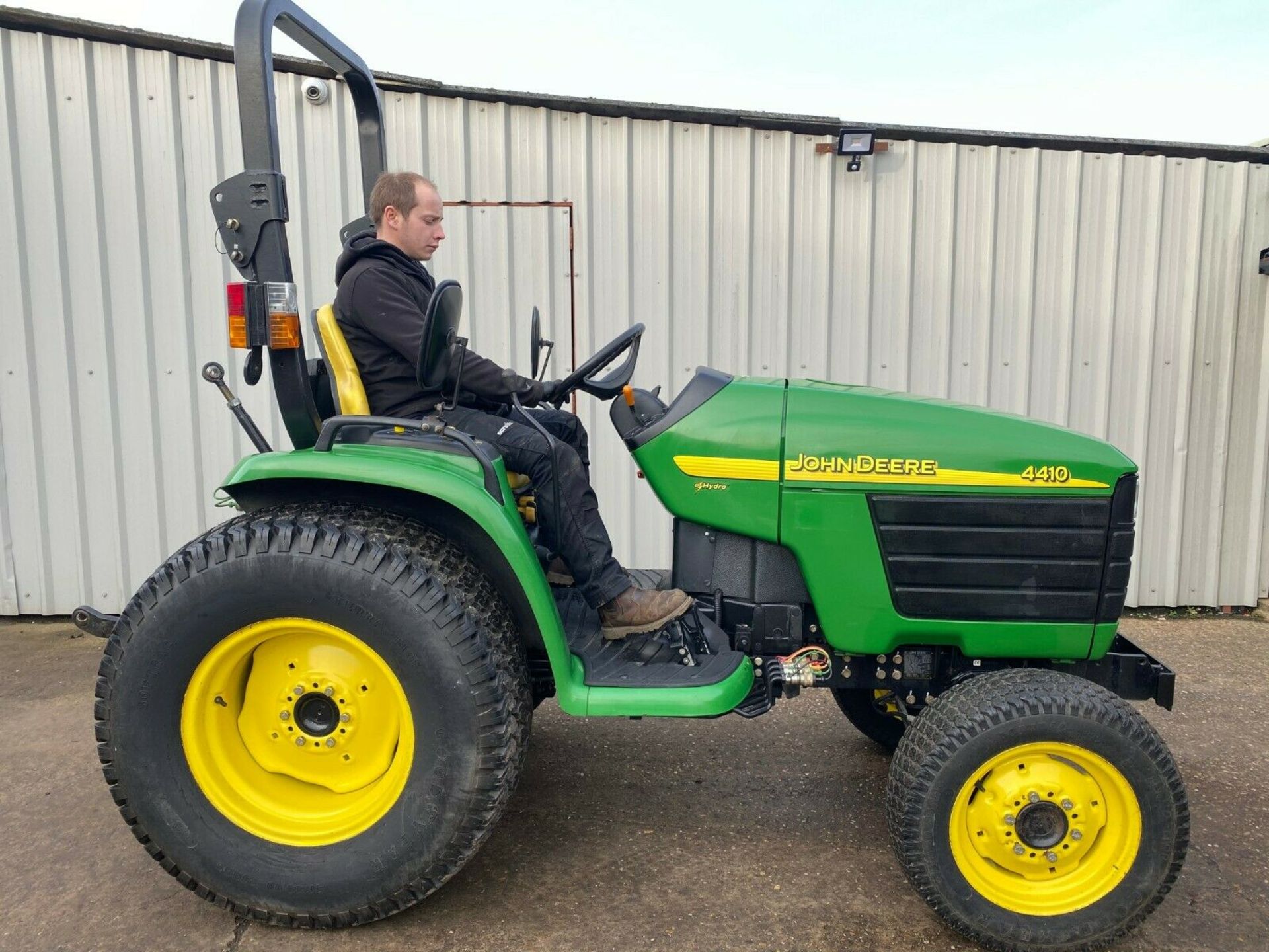 JOHN DEERE COMPACT TRACTOR 4410, 1 OWNER FROM NEW, 4X4, HYDROSTATIC DRIVE *PLUS VAT* - Image 7 of 8