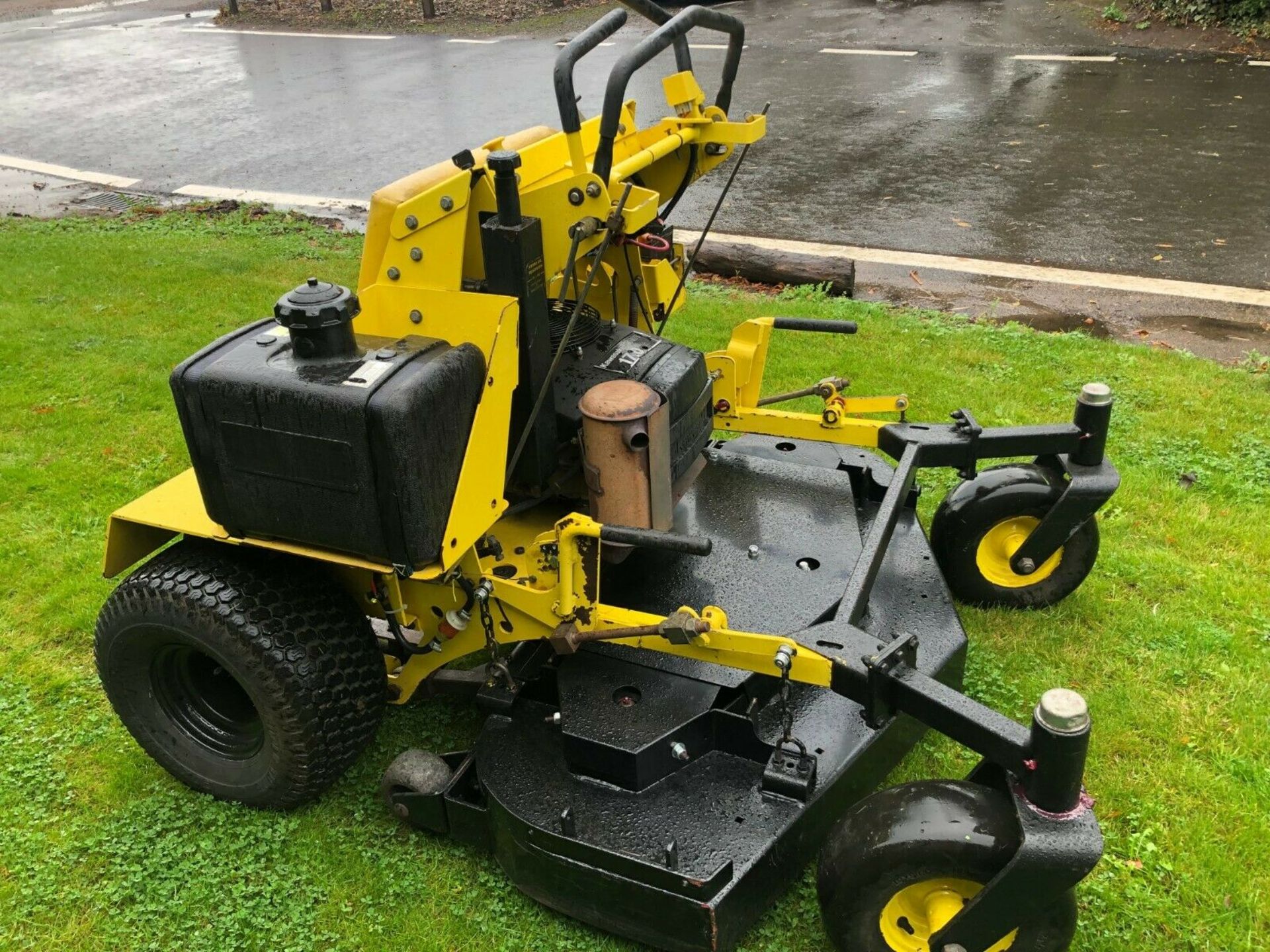 GREAT DANE ZERO-TURN STAND ON MOWER, 52" CUT *NO VAT* - Image 6 of 8