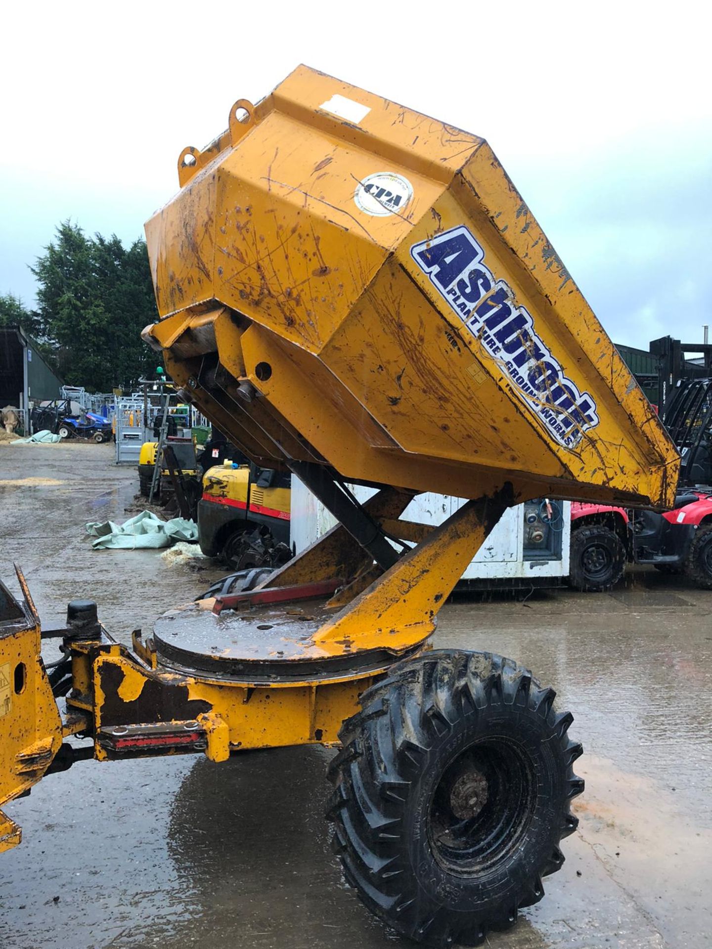 BENFORD 3 TON DUMPER, 4 WHEEL DRIVE, RUNS, WORKS AND TIPS *PLUS VAT* - Image 4 of 6