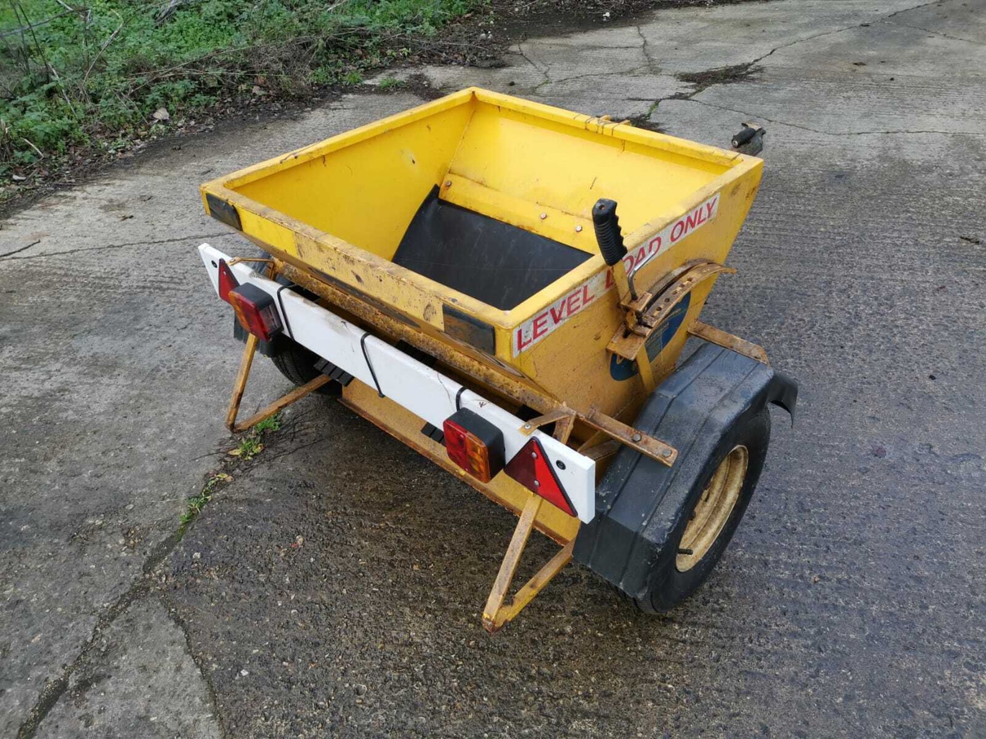 SALT SPREADER / GRITTER GLASDON CRUISER 80, FAST TOW *PLUS VAT* - Image 4 of 4