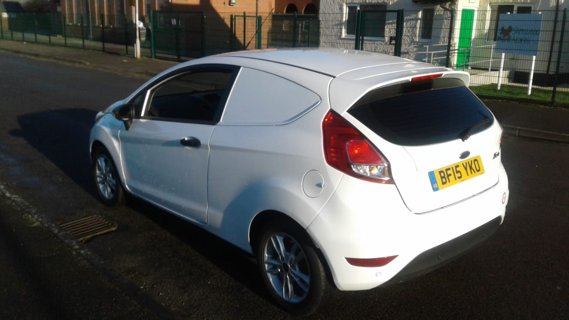 2015/15 REG FORD FIESTA ECONETIC TECH TDCI 1.6 DIESEL CAR DERIVED VAN, SHOWING 0 FORMER KEEPERS - Image 4 of 13