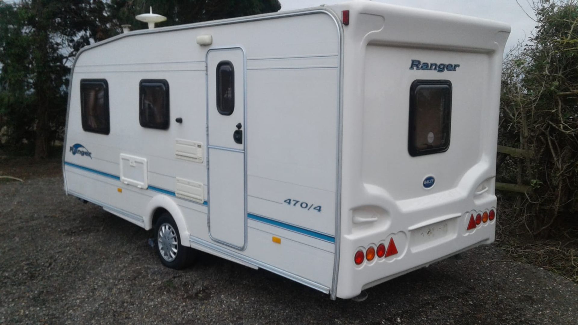 BAILEY RANGER 470/4 SINGLE AXLE 4 BERTH CARAVAN, CLEAN THROUGHOUT C/W FULL-SIZE AWNING *NO VAT* - Image 2 of 20