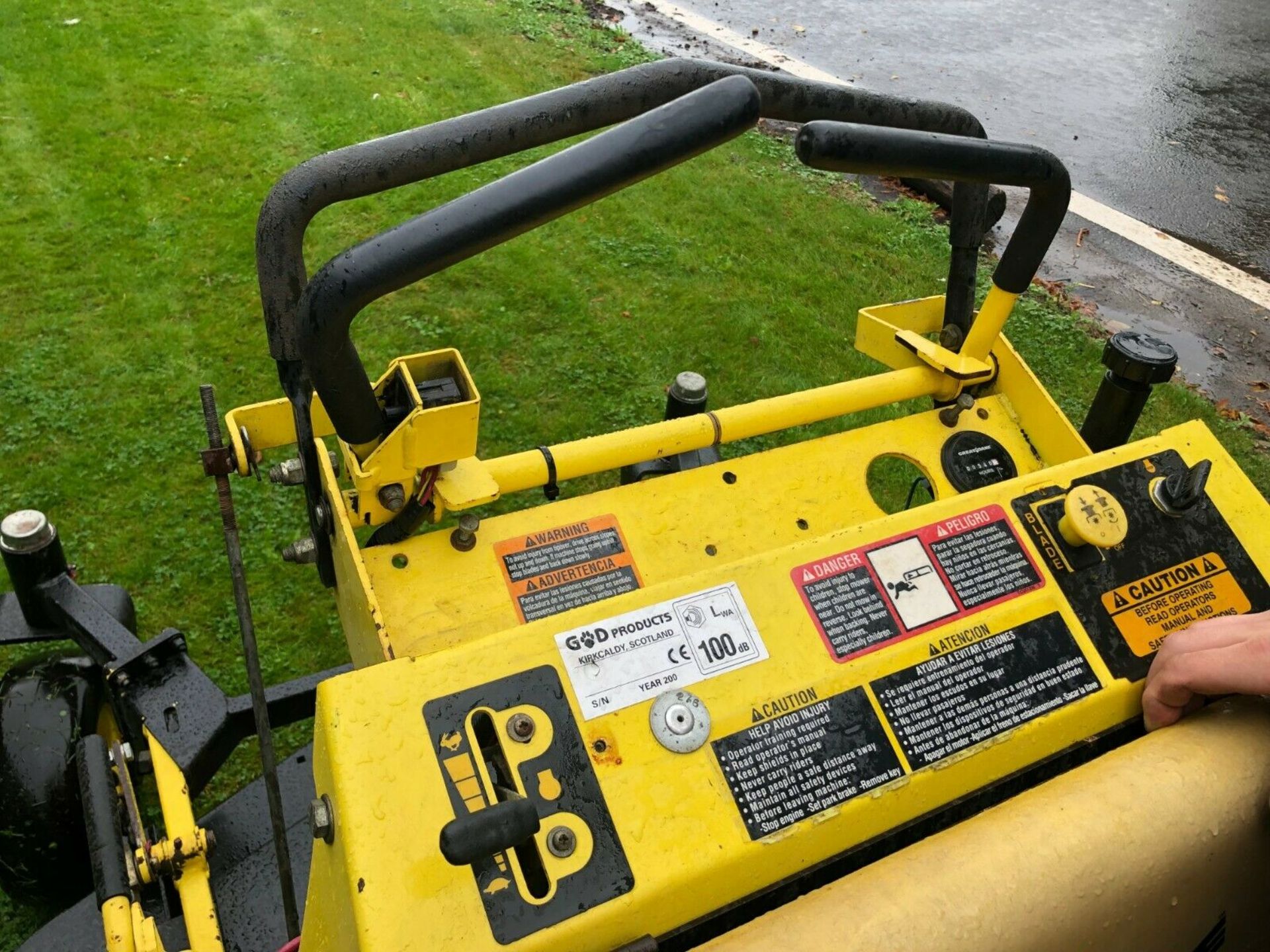 GREAT DANE ZERO-TURN STAND ON MOWER, 52" CUT *NO VAT* - Image 3 of 8