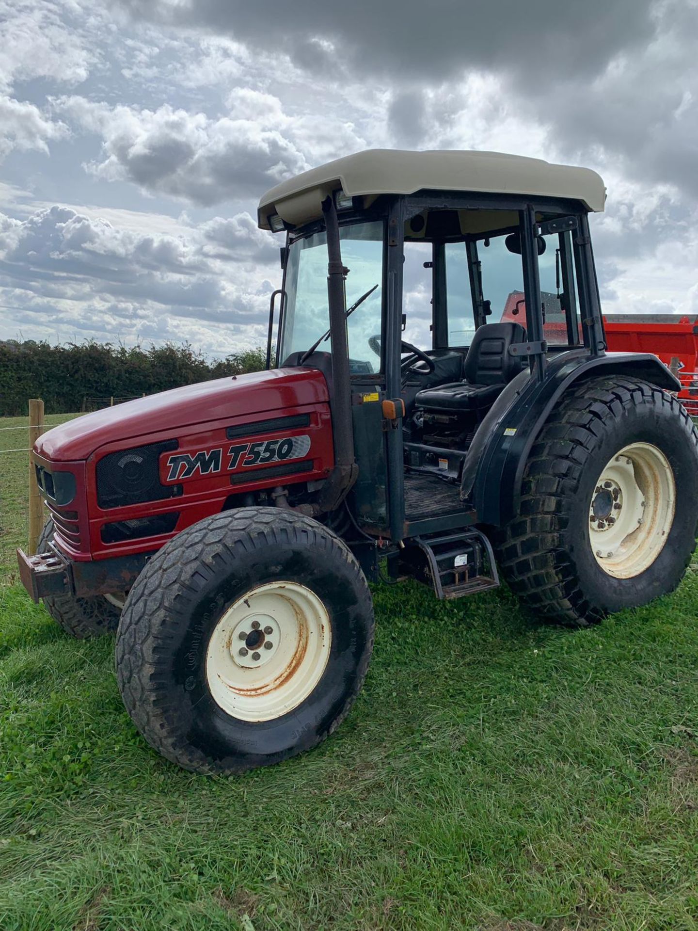 TYM T550 COMPACT TRACTOR WITH CAB, RUNS AND WORKS, SHOWING 2219 HOURS (UNVERIFIED) *PLUS VAT* - Image 5 of 14