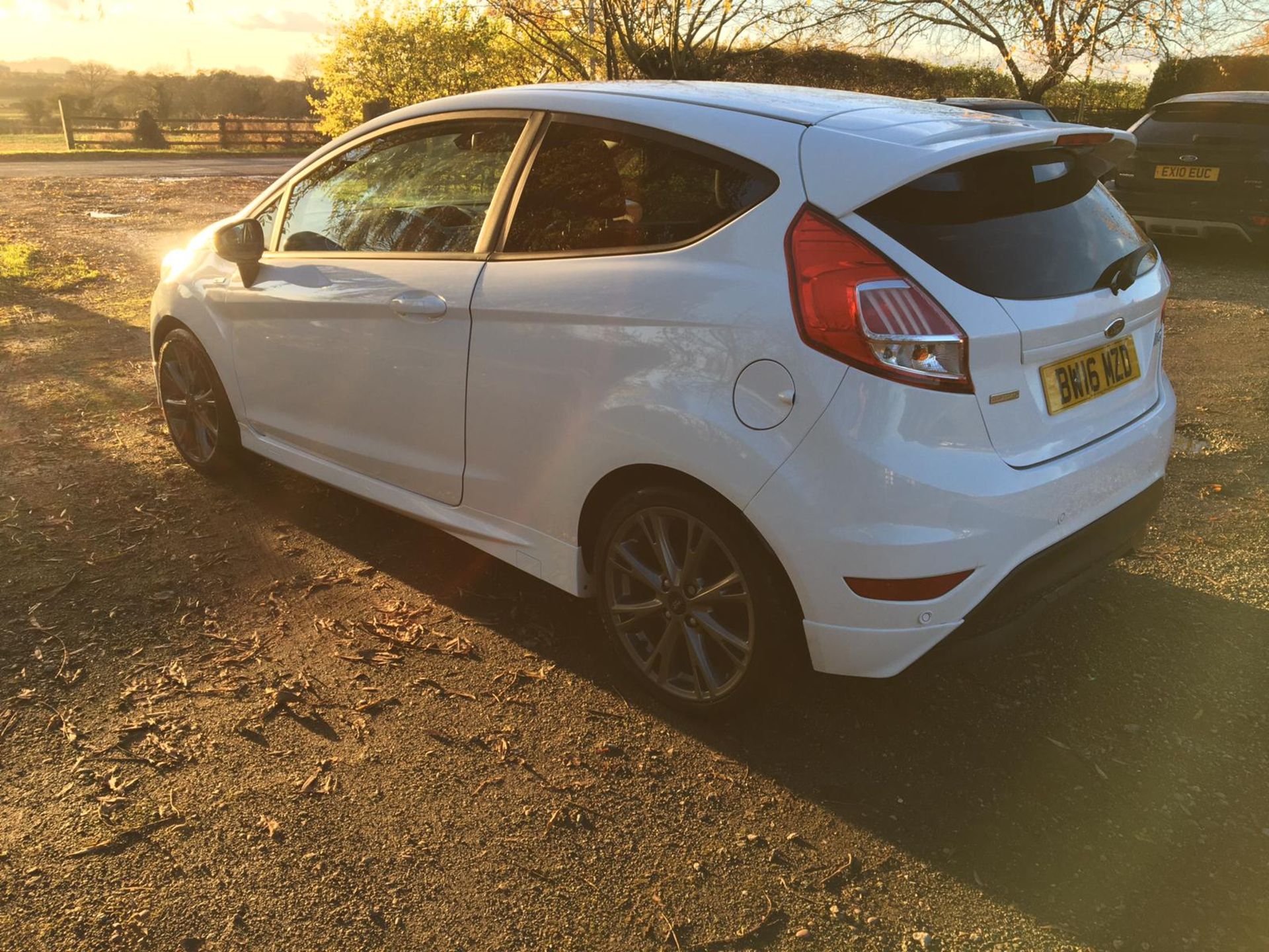 8K MILES! 2016 FORD FIESTA ST-LINE 1.0L ECOBOOST 140 PETROL WHITE 3 DR, SHOWING 0 FORMER KEEPERS - Image 4 of 10