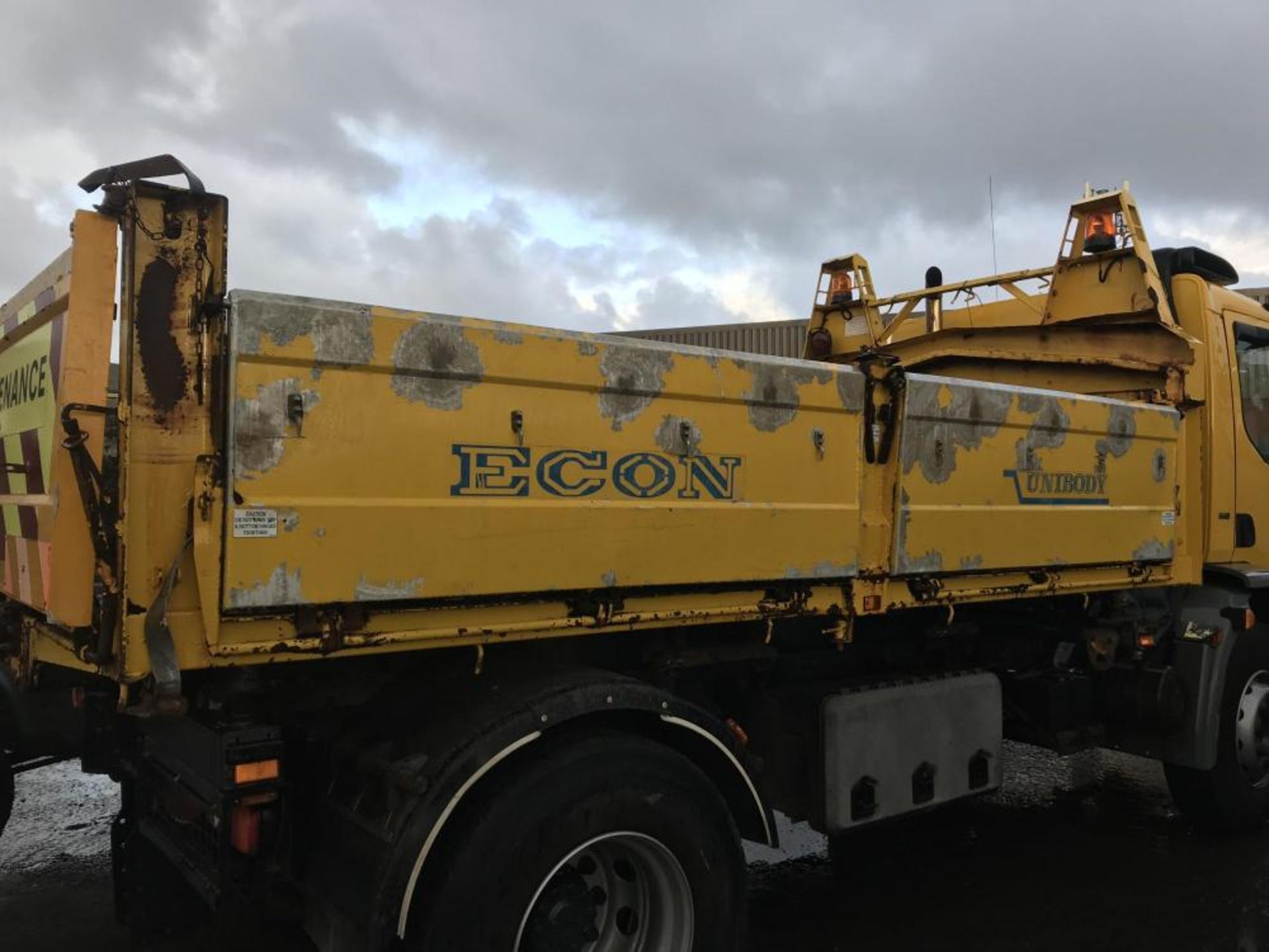 2009/09 REG DAF LF 55.250 18 TON 3 WAY TIPPER ECON UNI BODY EX COUNCIL EURO 5 MANUAL GEARBOX - Image 6 of 12