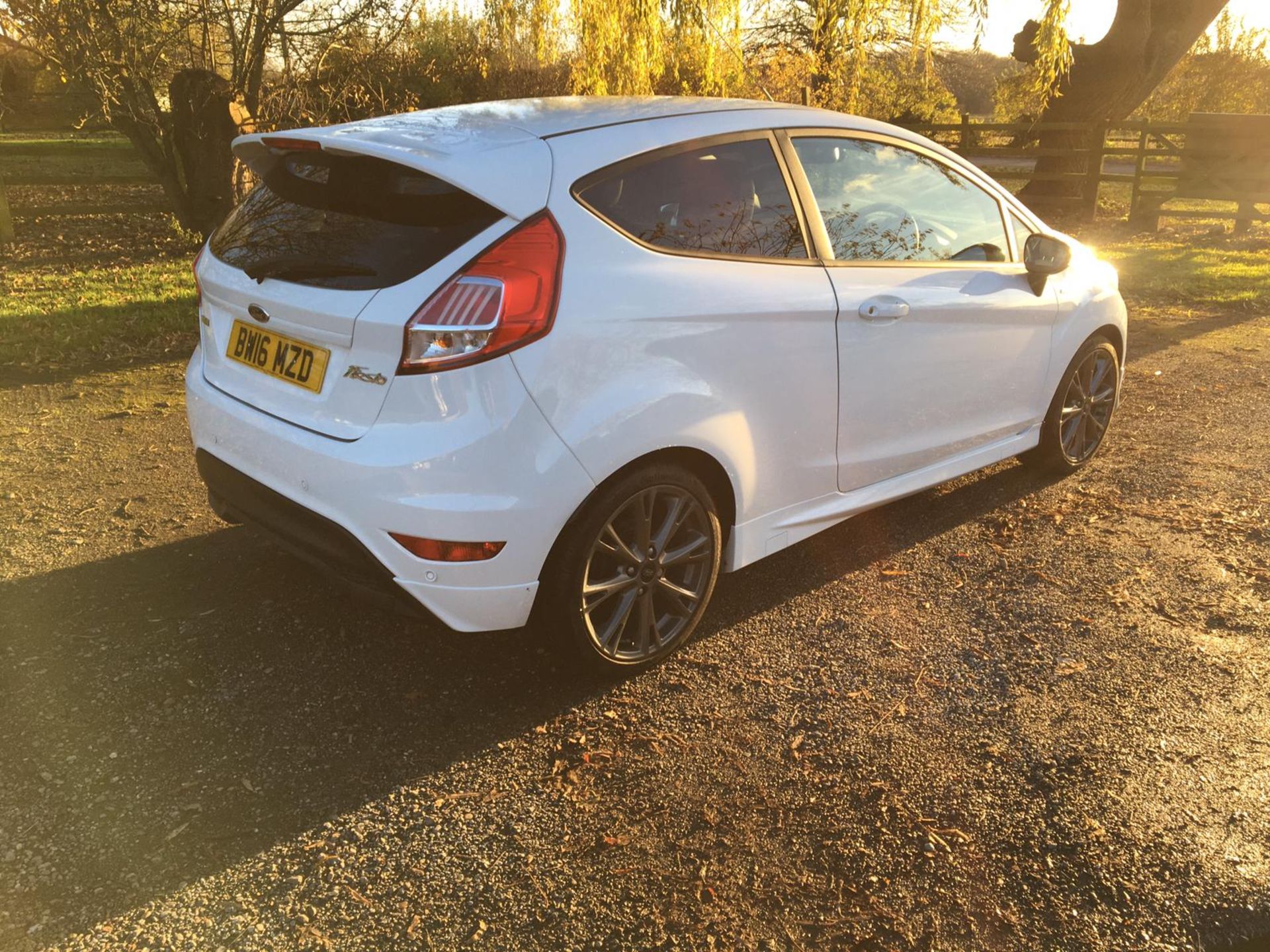 8K MILES! 2016 FORD FIESTA ST-LINE 1.0L ECOBOOST 140 PETROL WHITE 3 DR, SHOWING 0 FORMER KEEPERS - Image 6 of 10