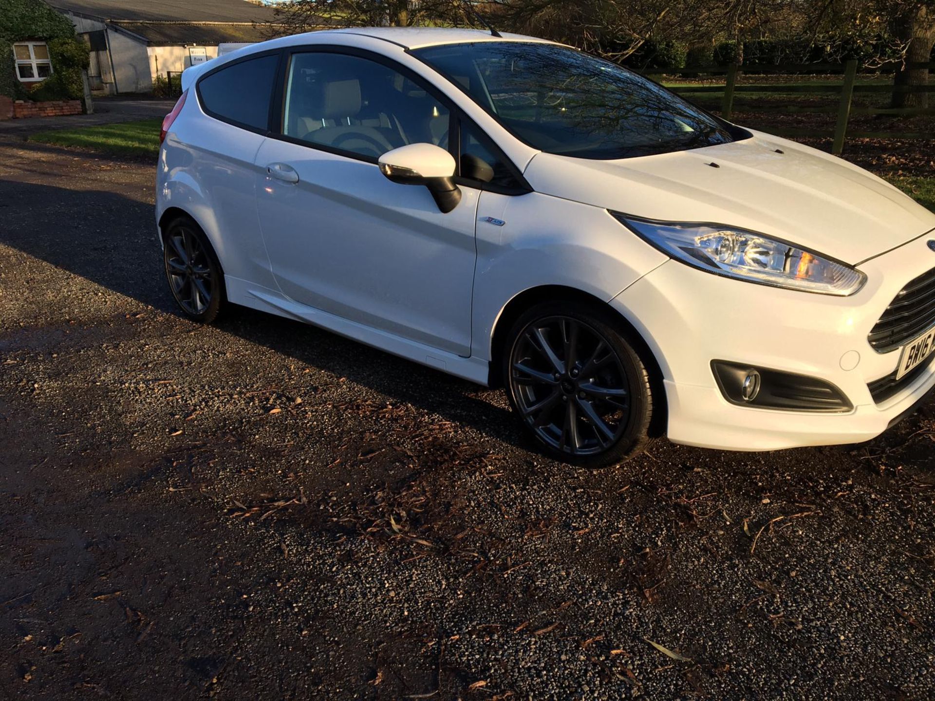 8K MILES! 2016 FORD FIESTA ST-LINE 1.0L ECOBOOST 140 PETROL WHITE 3 DR, SHOWING 0 FORMER KEEPERS
