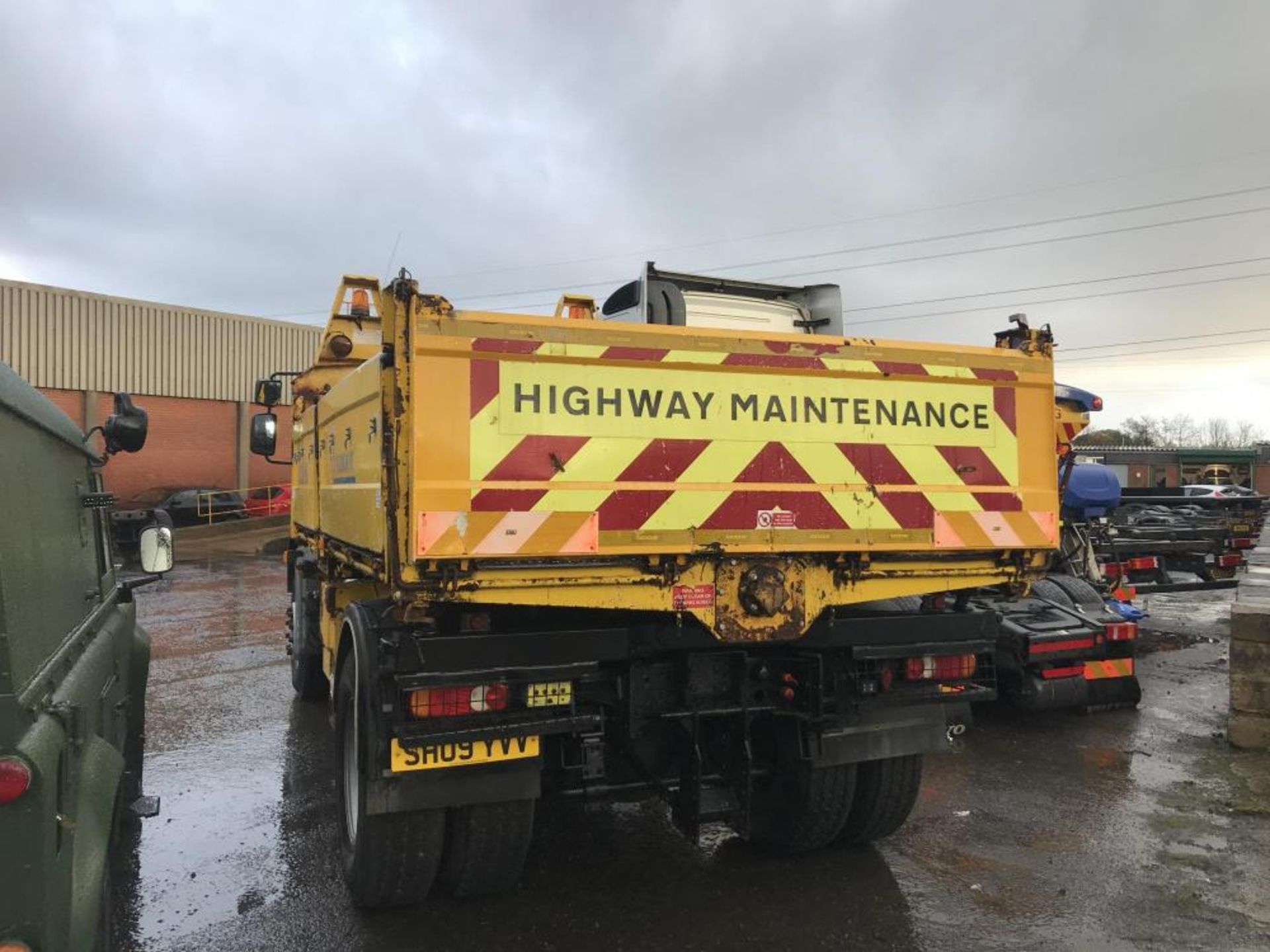 2009/09 REG DAF LF 55.250 18 TON 3 WAY TIPPER ECON UNI BODY EX COUNCIL EURO 5 MANUAL GEARBOX - Image 3 of 12