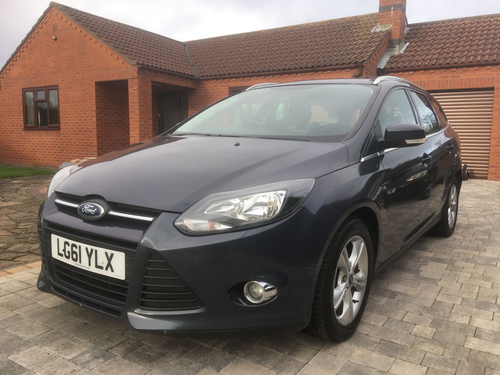 2011/61 REG FORD FOCUS ZETEC TDCI 1.6 DIESEL GREY ESTATE, SHOWING 4 FORMER KEEPERS *NO VAT* - Image 3 of 6