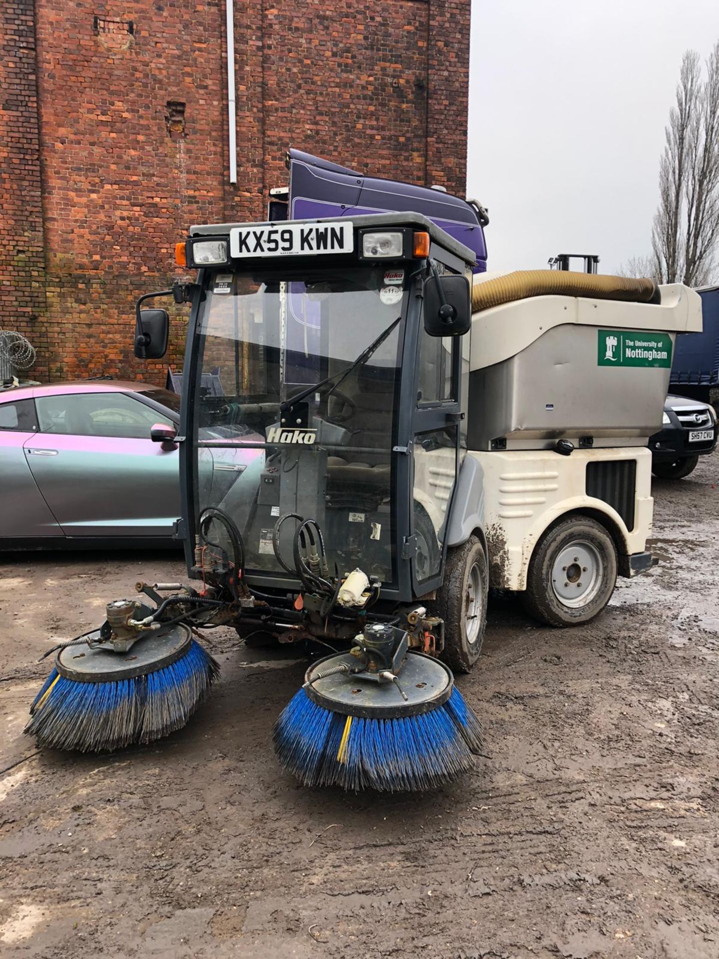 2009/59 REG HAKO ROAD SWEEPER 2.2 DIESEL, RUNS, WORKS AND SWEEPS, SHOWING 1 FORMER KEEPER *NO VAT* - Image 4 of 7