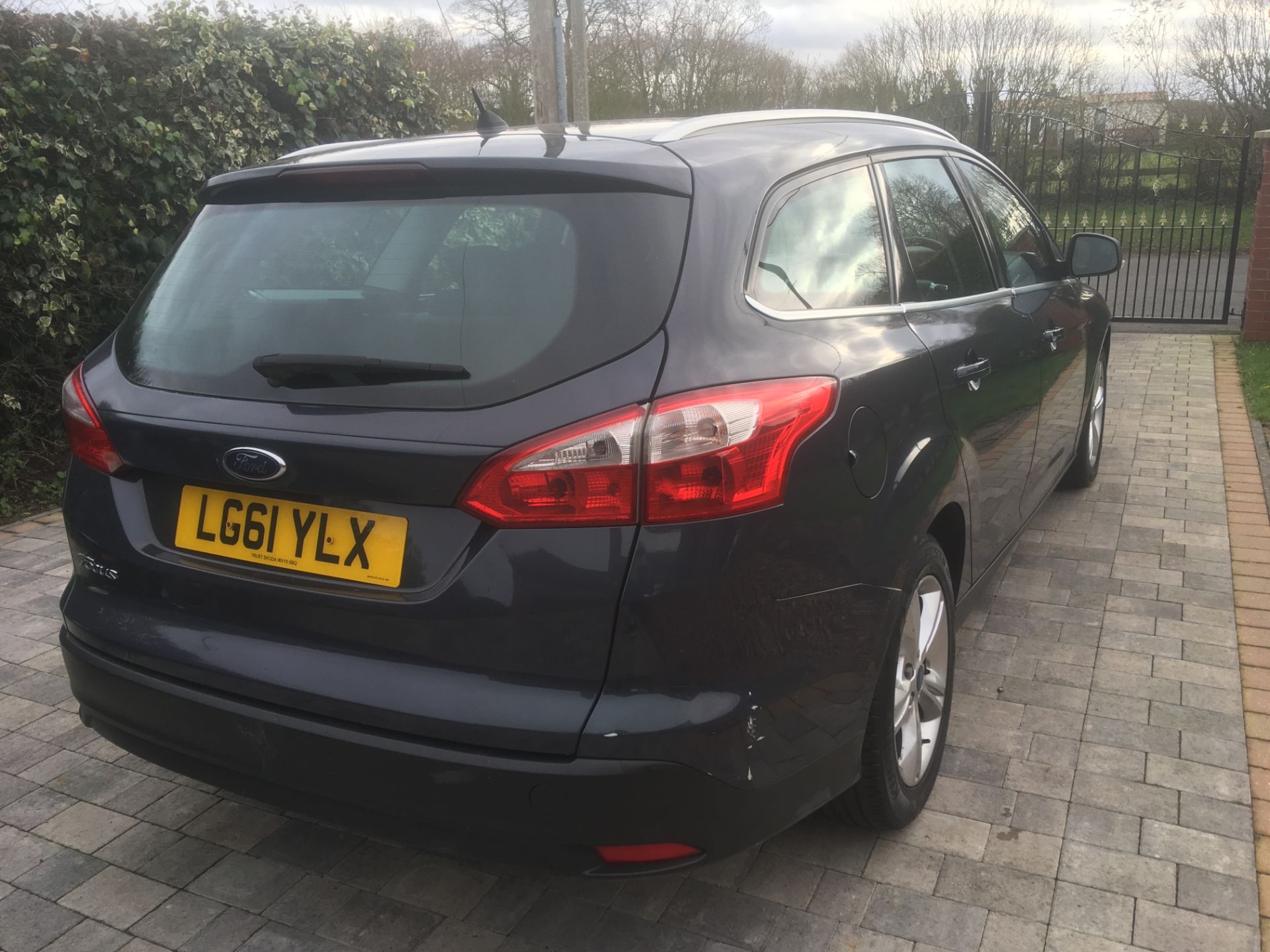 2011/61 REG FORD FOCUS ZETEC TDCI 1.6 DIESEL GREY ESTATE, SHOWING 4 FORMER KEEPERS *NO VAT* - Image 5 of 6