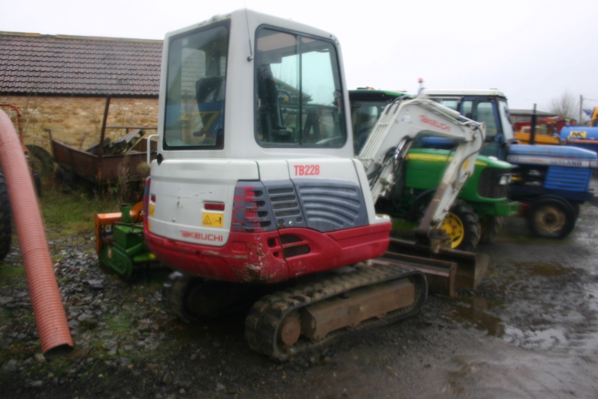 TAKEUCHI TB228 TRACKED CRAWLER COMPACT EXCAVATOR / DIGGER, YEAR 2012, ONE OWNER FROM NEW *PLUS VAT* - Image 2 of 14