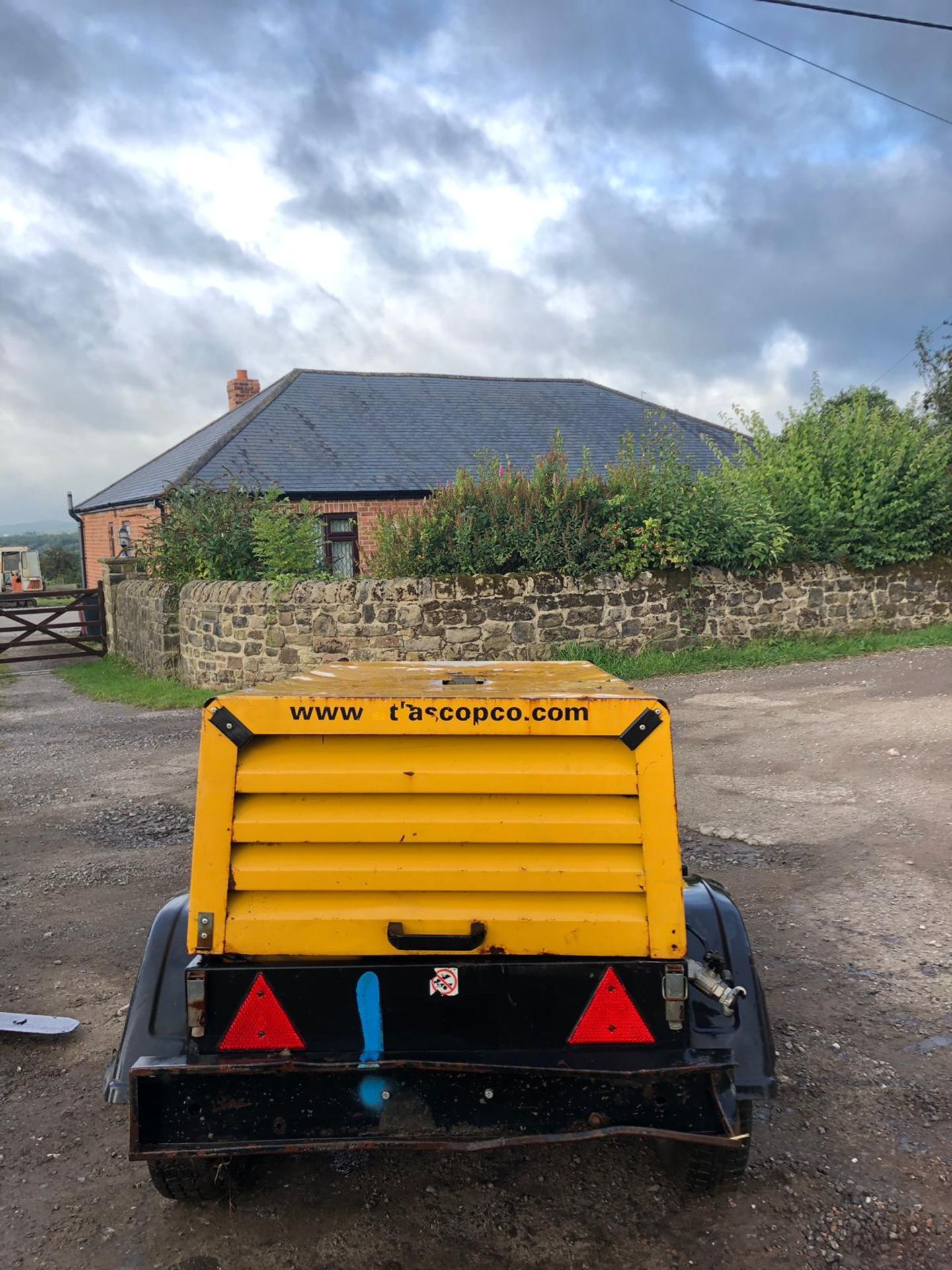 ATLAS COPCO XAS 36 SINGLE AXLE AIR COMPRESSOR, RUNS, WORKS, MAKES AIR *PLUS VAT* - Image 3 of 5