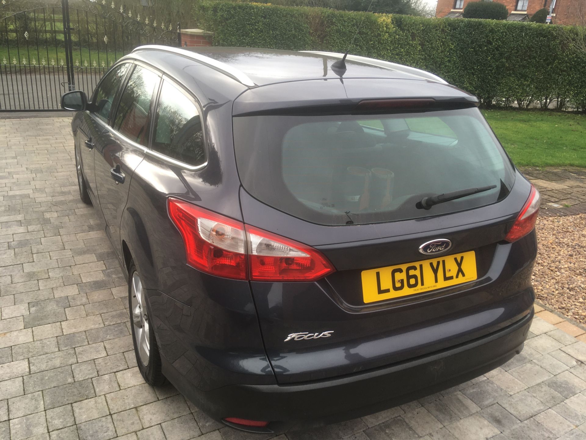 2011/61 REG FORD FOCUS ZETEC TDCI 1.6 DIESEL GREY ESTATE, SHOWING 4 FORMER KEEPERS *NO VAT* - Image 4 of 6