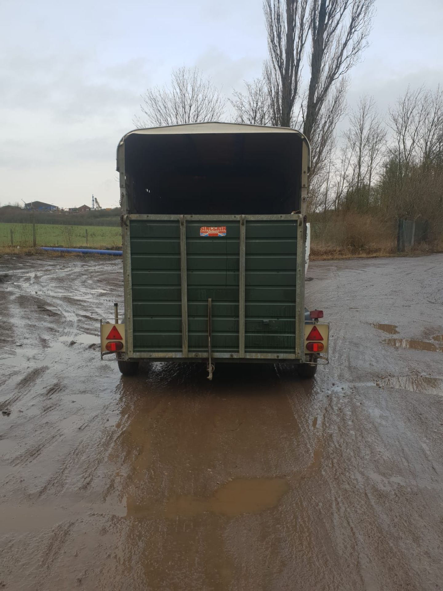 GOOD SOLID TWIN AXLE HORSEBOX TRAILER WITH GALVANISED CHASSIS *NO VAT* - Image 6 of 8
