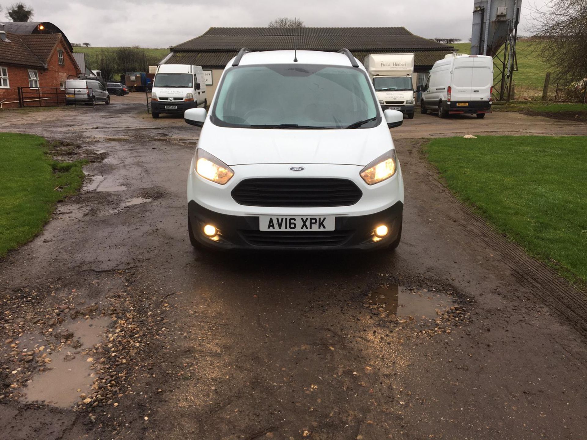 2016/16 REG FORD TRANSIT COURIER TREND TDC 1.6 DIESEL PANEL VAN, SHOWING 0 FORMER KEEPERS *NO VAT* - Image 5 of 15