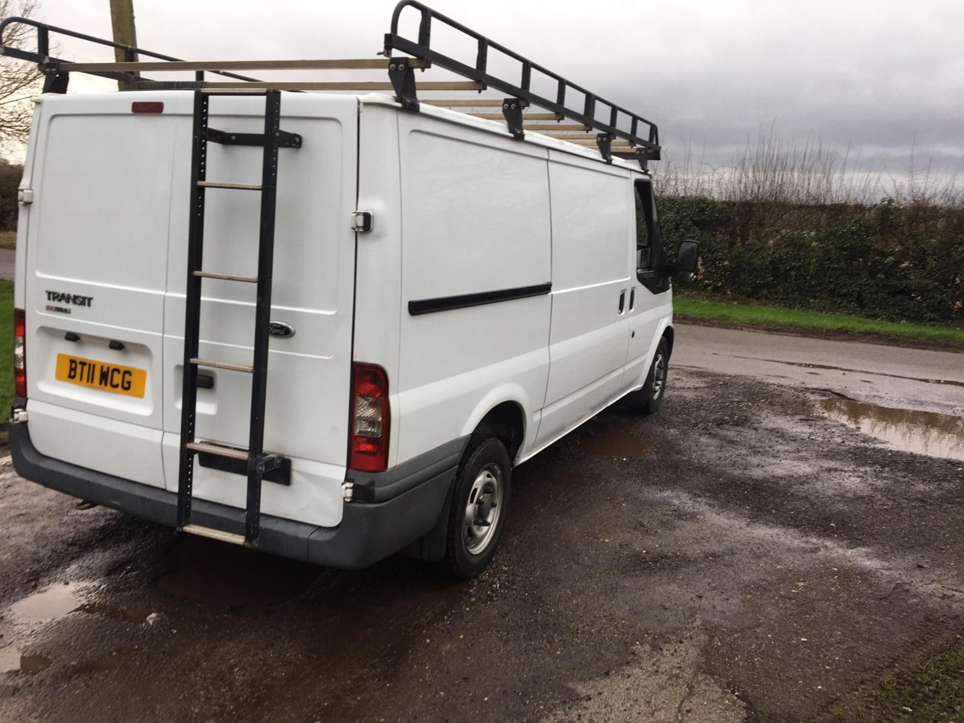 2011/11 REG FORD TRANSIT 85 T280M FWD MWB 2.2 DIESEL PANEL VAN, SHOWING 2 FORMER KEEPERS *PLUS VAT* - Image 7 of 13