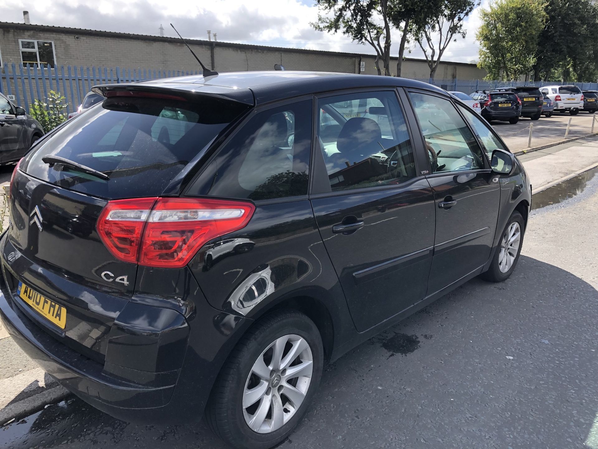 2010/10 REG CITROEN C4 PICASSO VTR+ HDI S-A 1.6 DIESEL BLACK MPV, SHOWING 2 FORMER KEEPERS *NO VAT* - Image 5 of 13