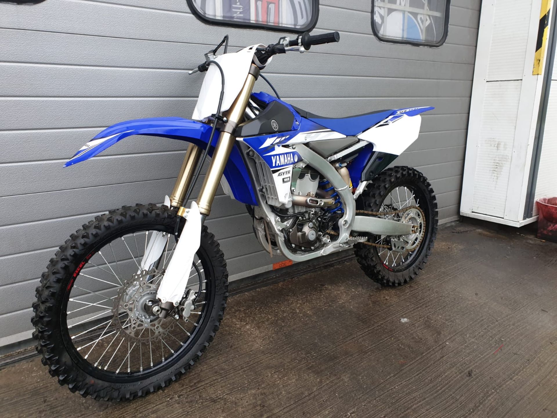 2017 YAMAHA YZF450 HAS BEEN UP AND RUNNING FOR ONLY ONE HOUR, C/W ORIGINAL BOOKS *NO VAT*