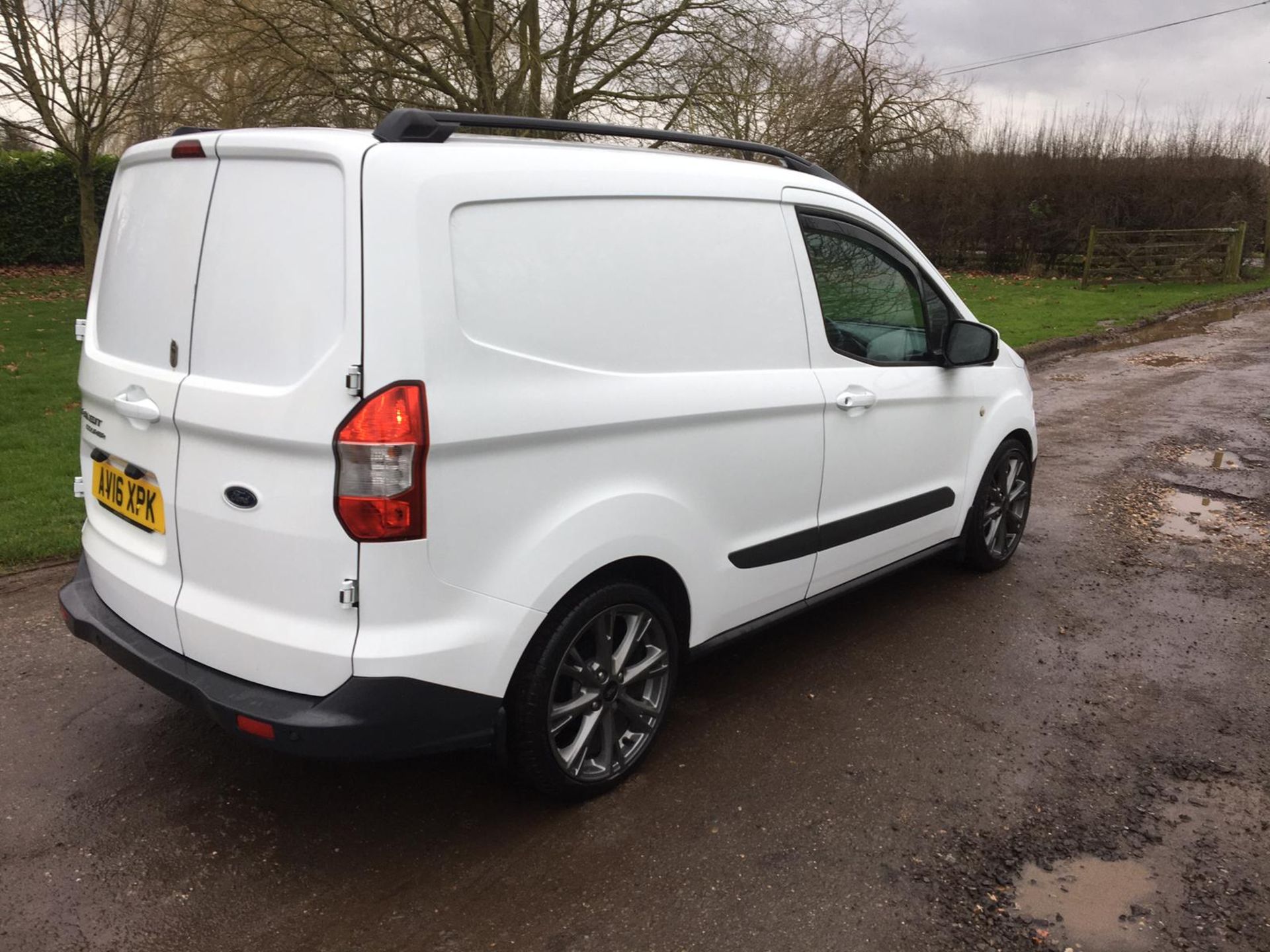 2016/16 REG FORD TRANSIT COURIER TREND TDC 1.6 DIESEL PANEL VAN, SHOWING 0 FORMER KEEPERS *NO VAT* - Image 4 of 15